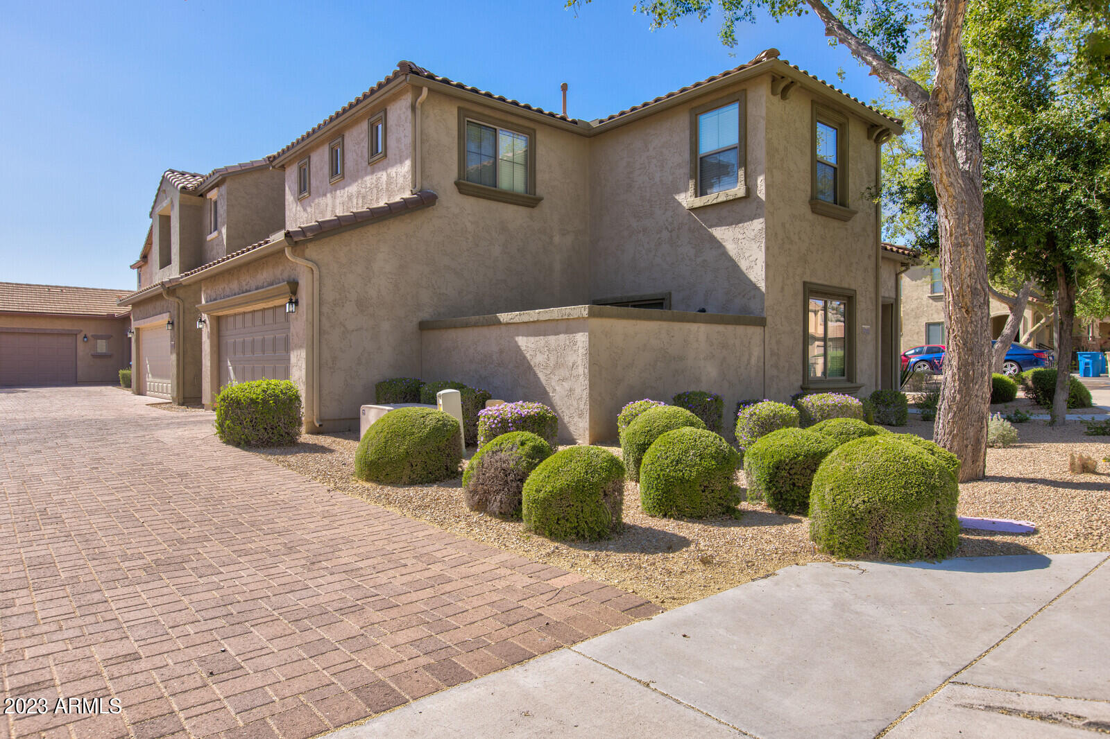 3702 W Thalia Court