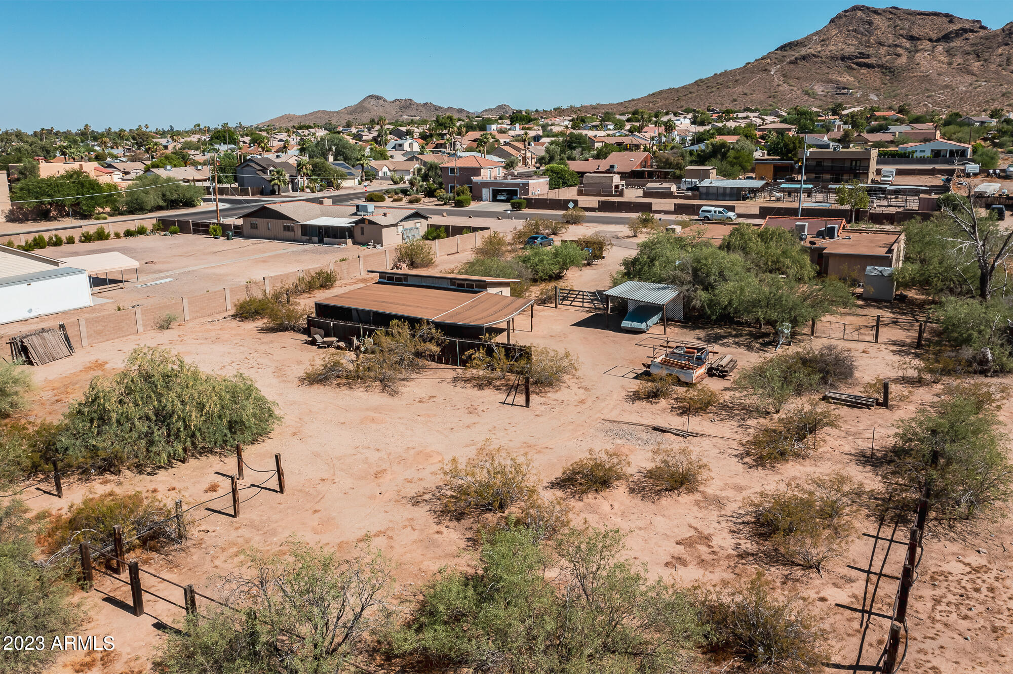 1520 E SANDRA Terrace