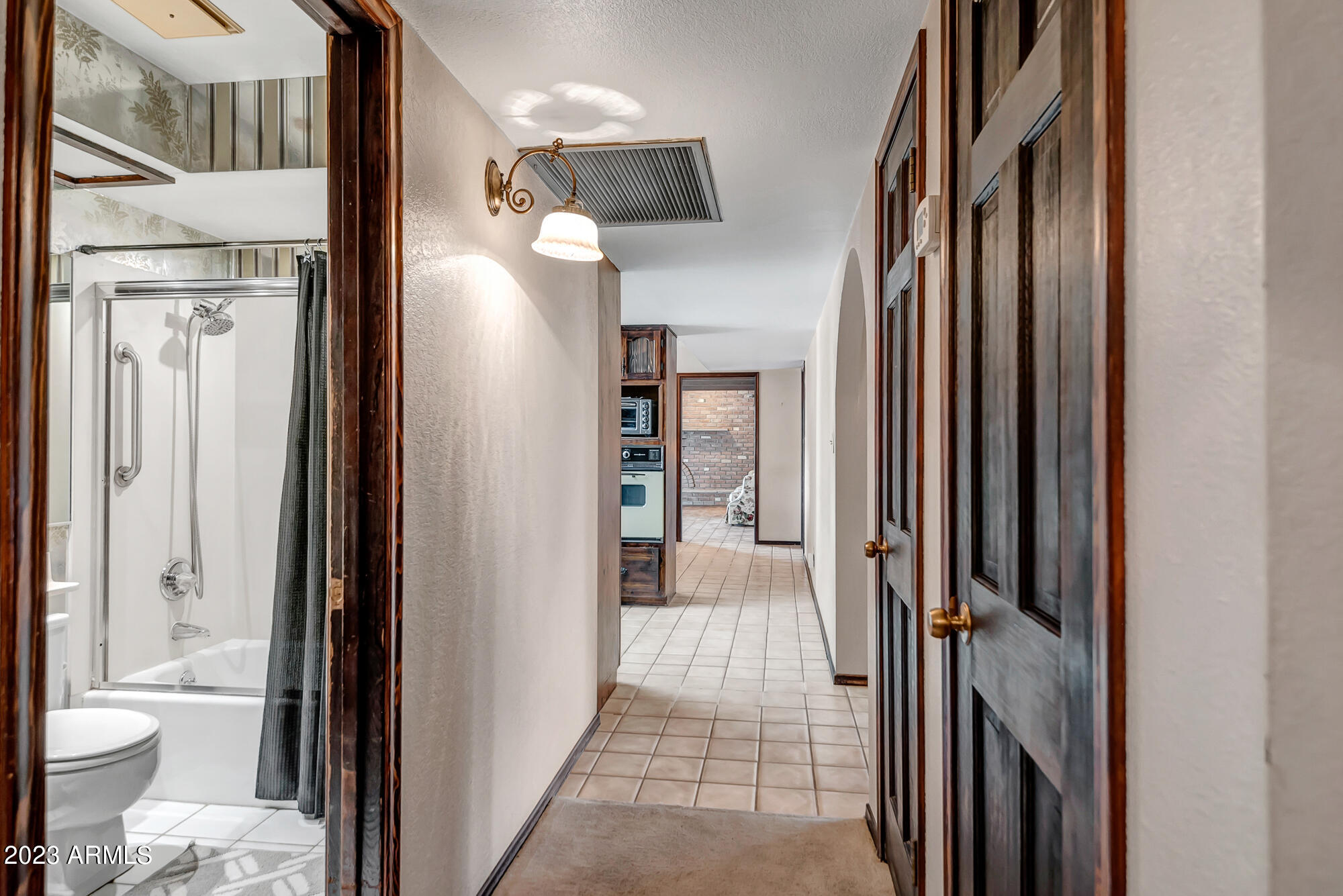 1520 E SANDRA Terrace