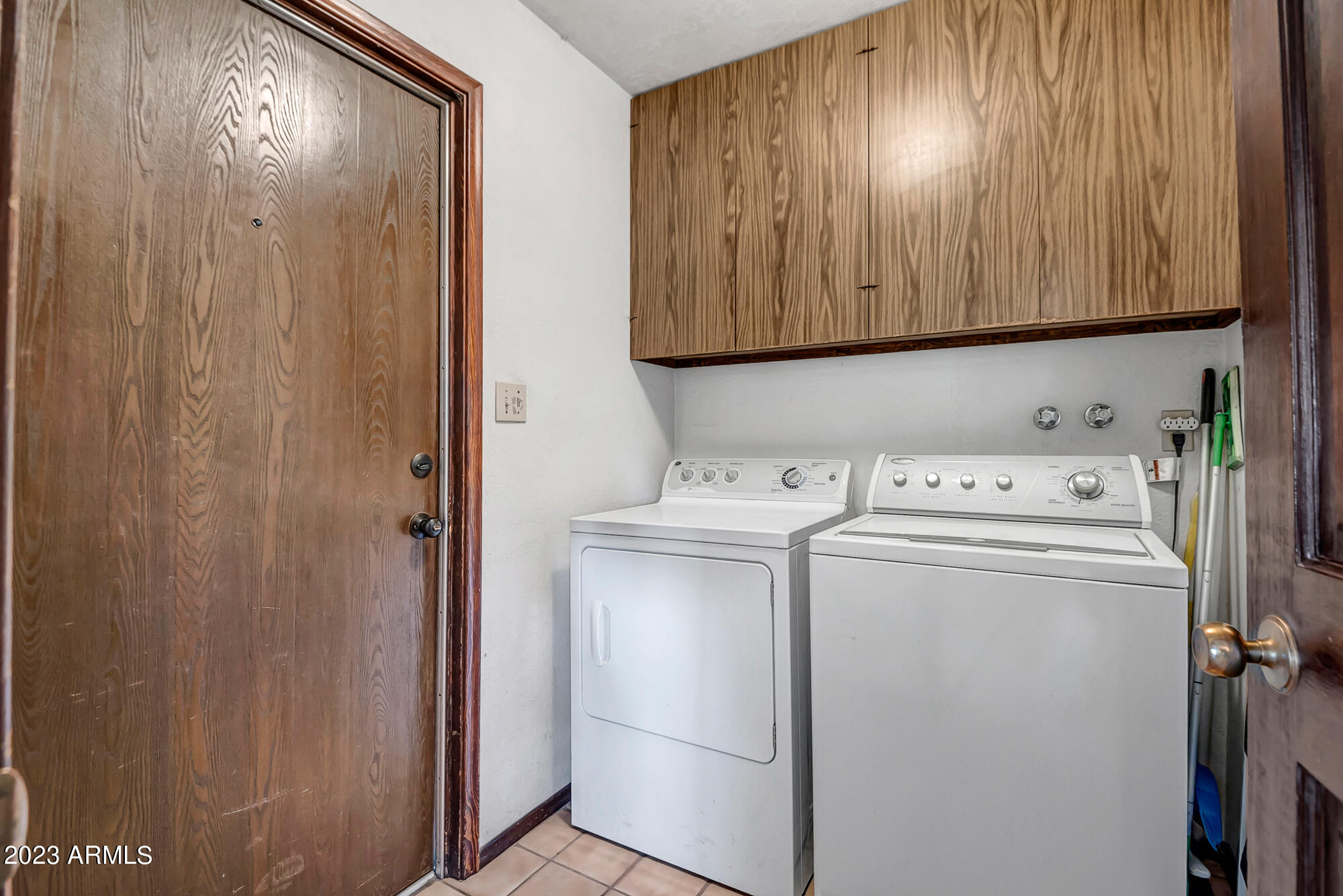 1520 E SANDRA Terrace