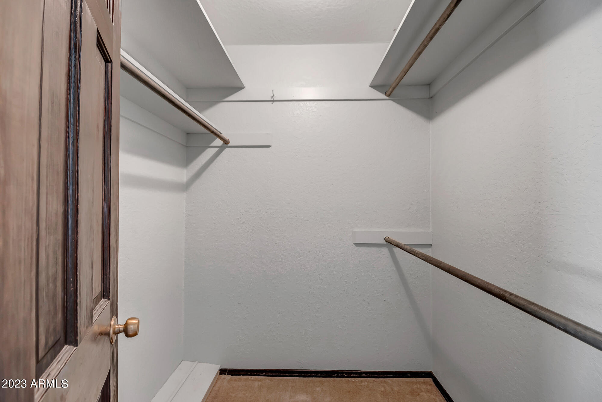 1520 E SANDRA Terrace