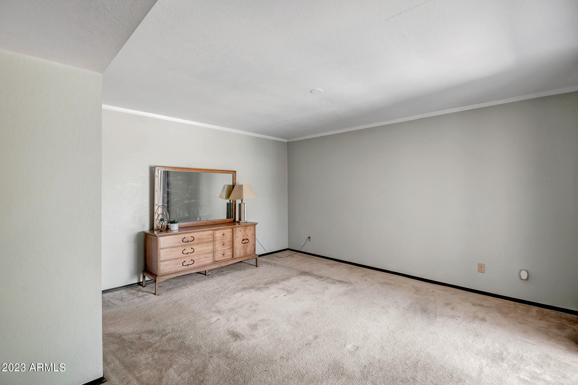 1520 E SANDRA Terrace