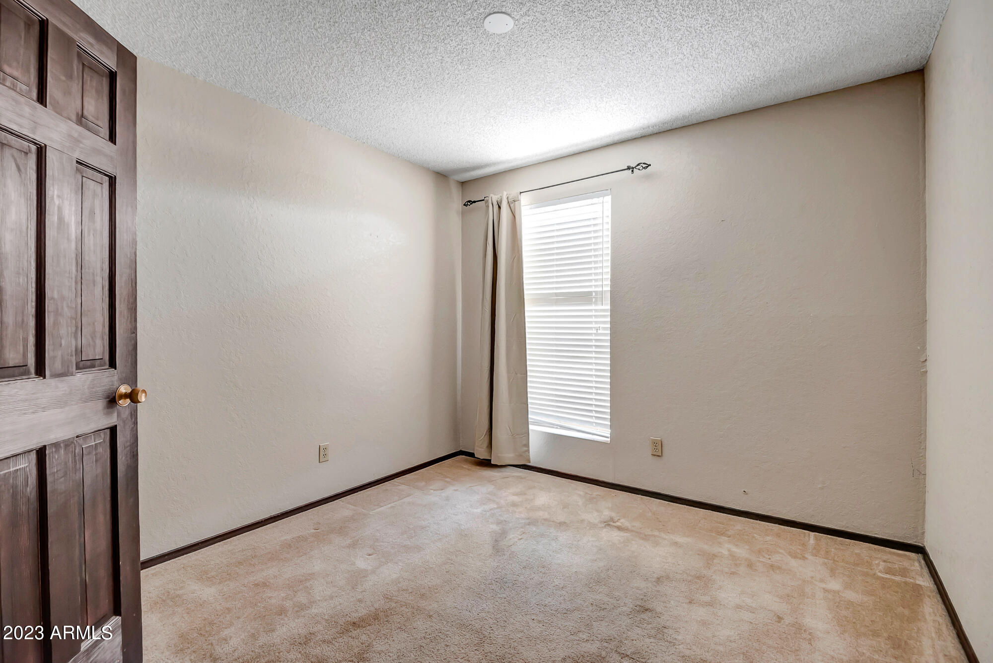 1520 E SANDRA Terrace