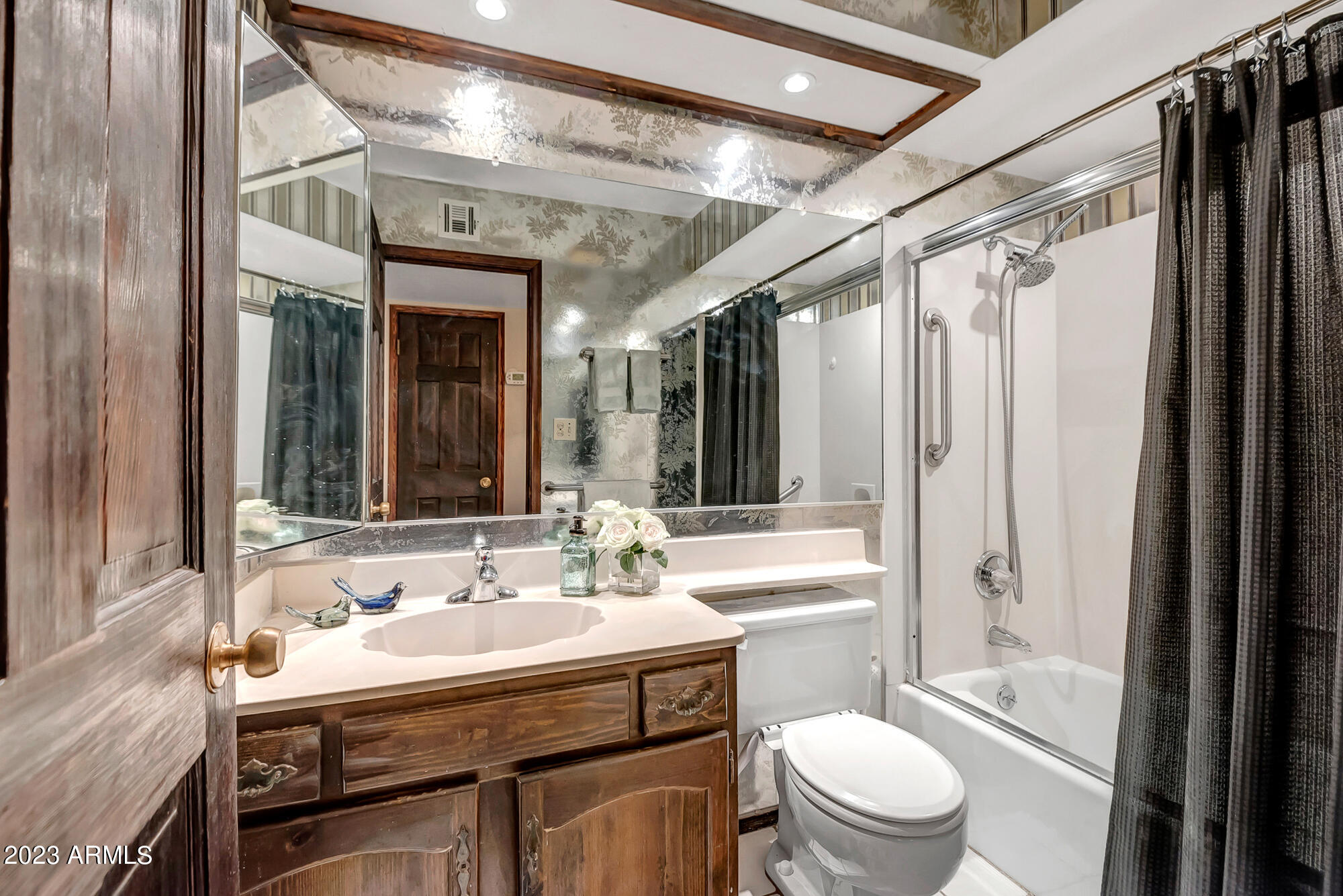 1520 E SANDRA Terrace