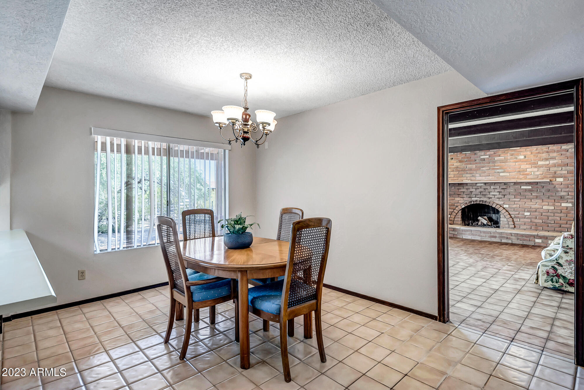 1520 E SANDRA Terrace