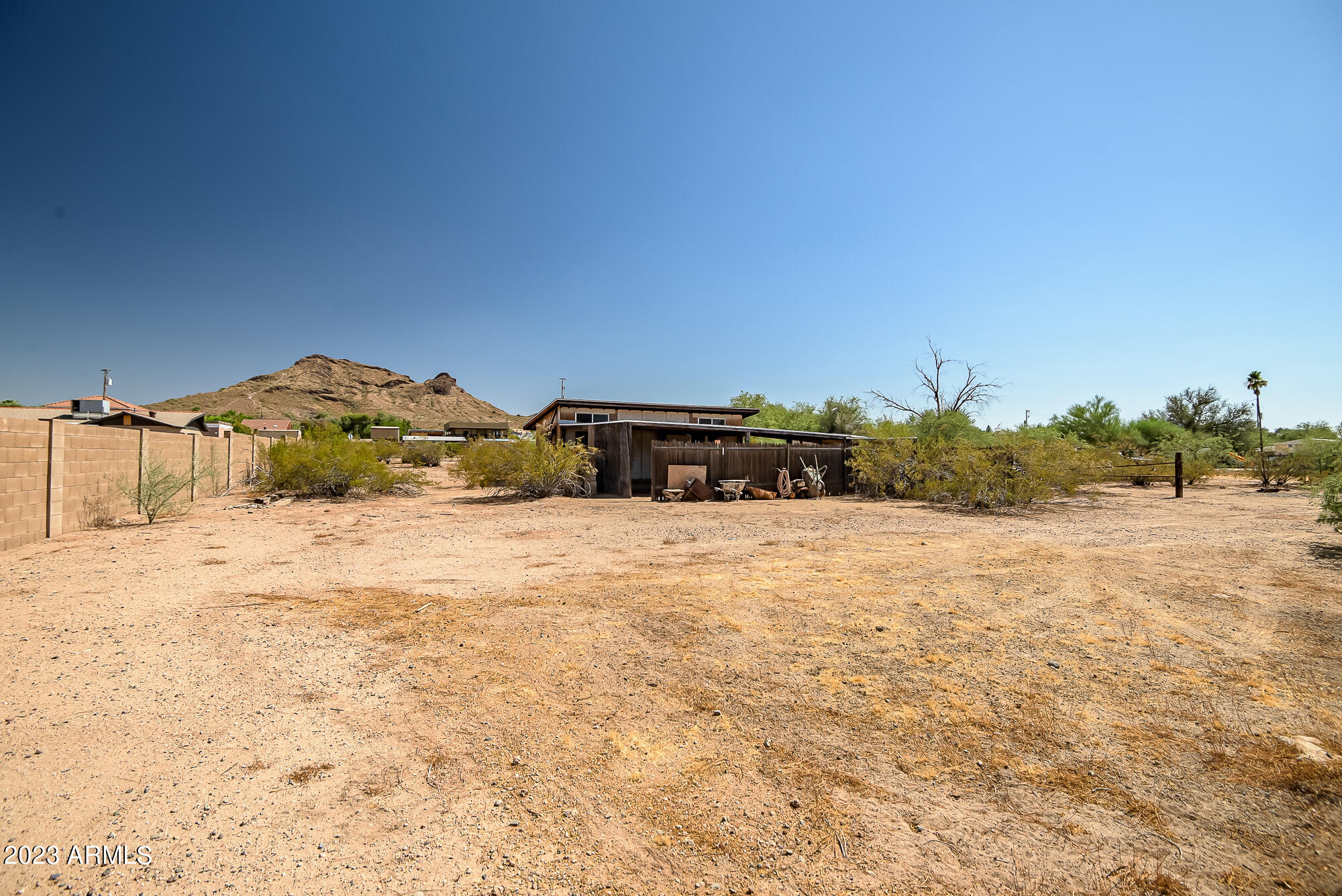 1520 E SANDRA Terrace