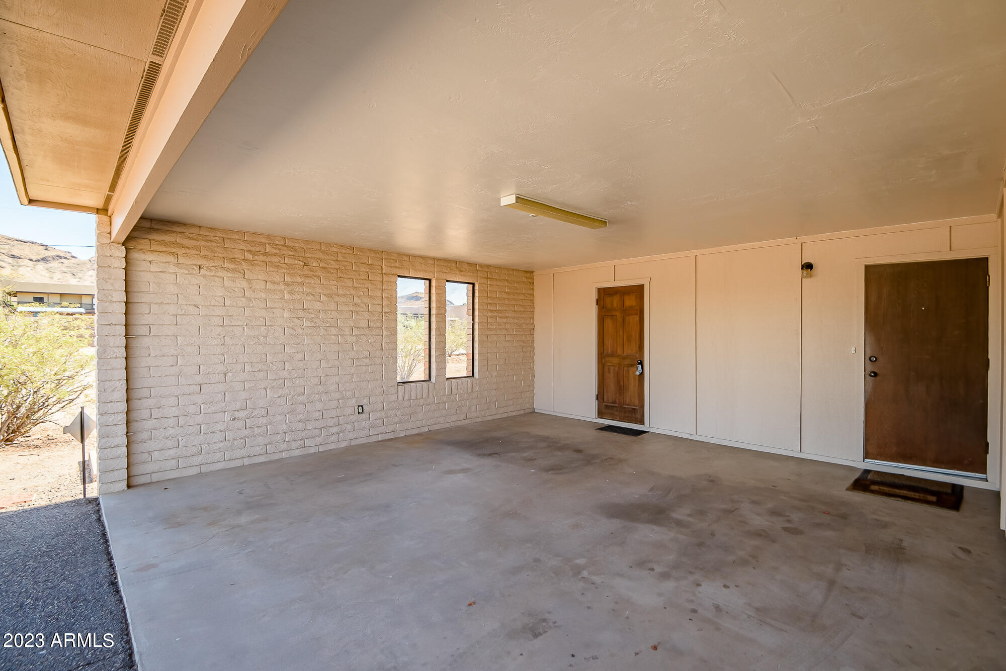 1520 E SANDRA Terrace
