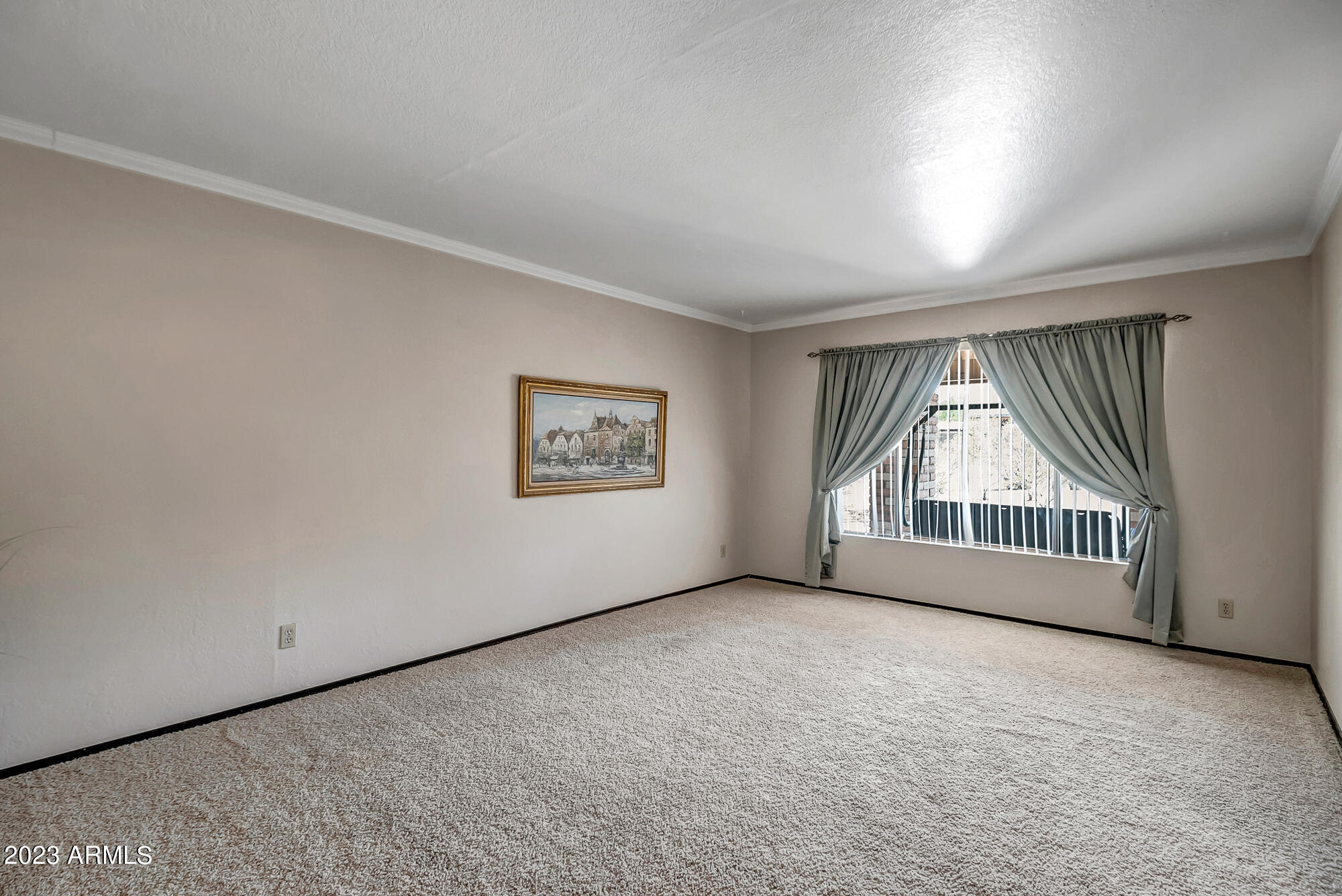1520 E SANDRA Terrace