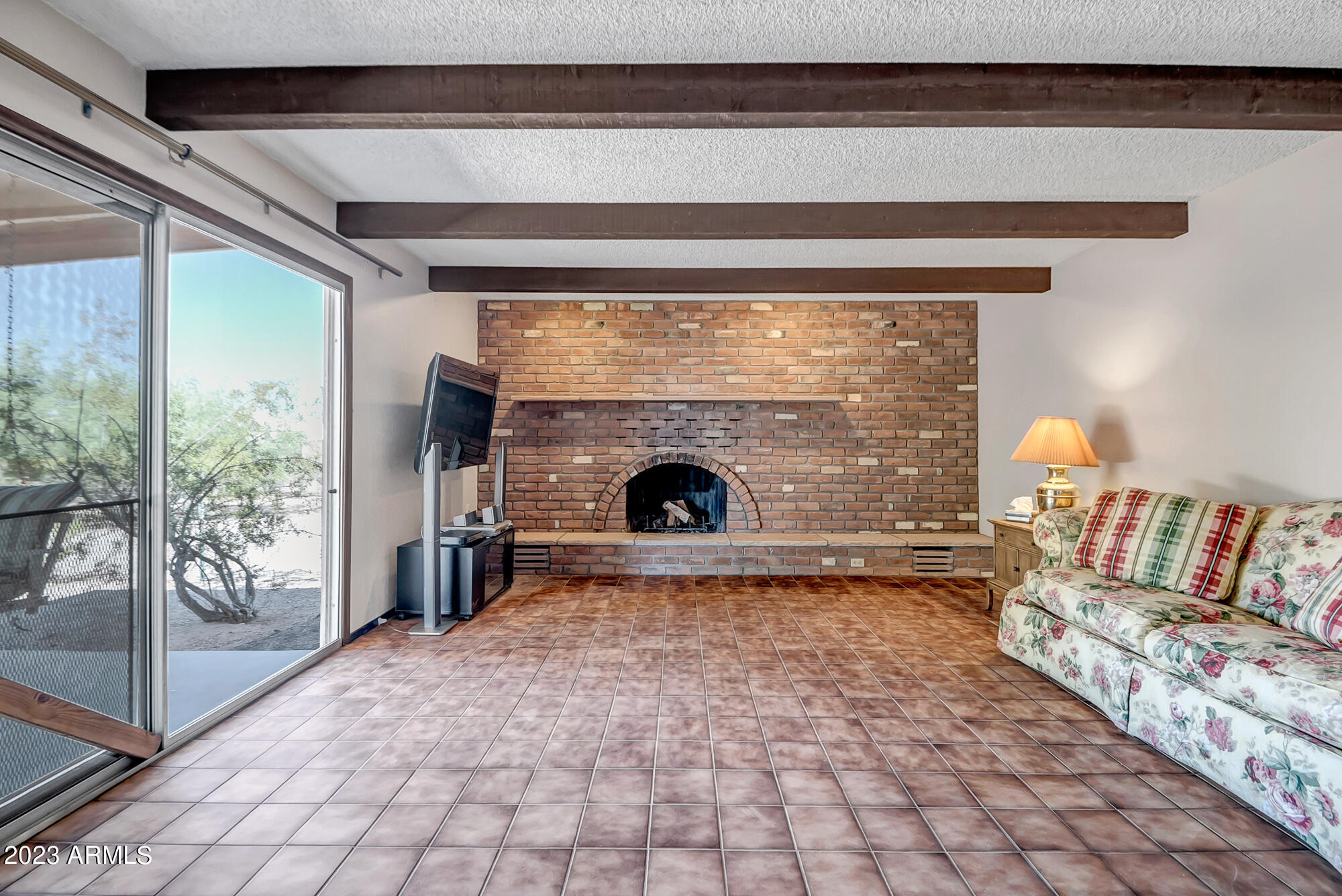 1520 E SANDRA Terrace