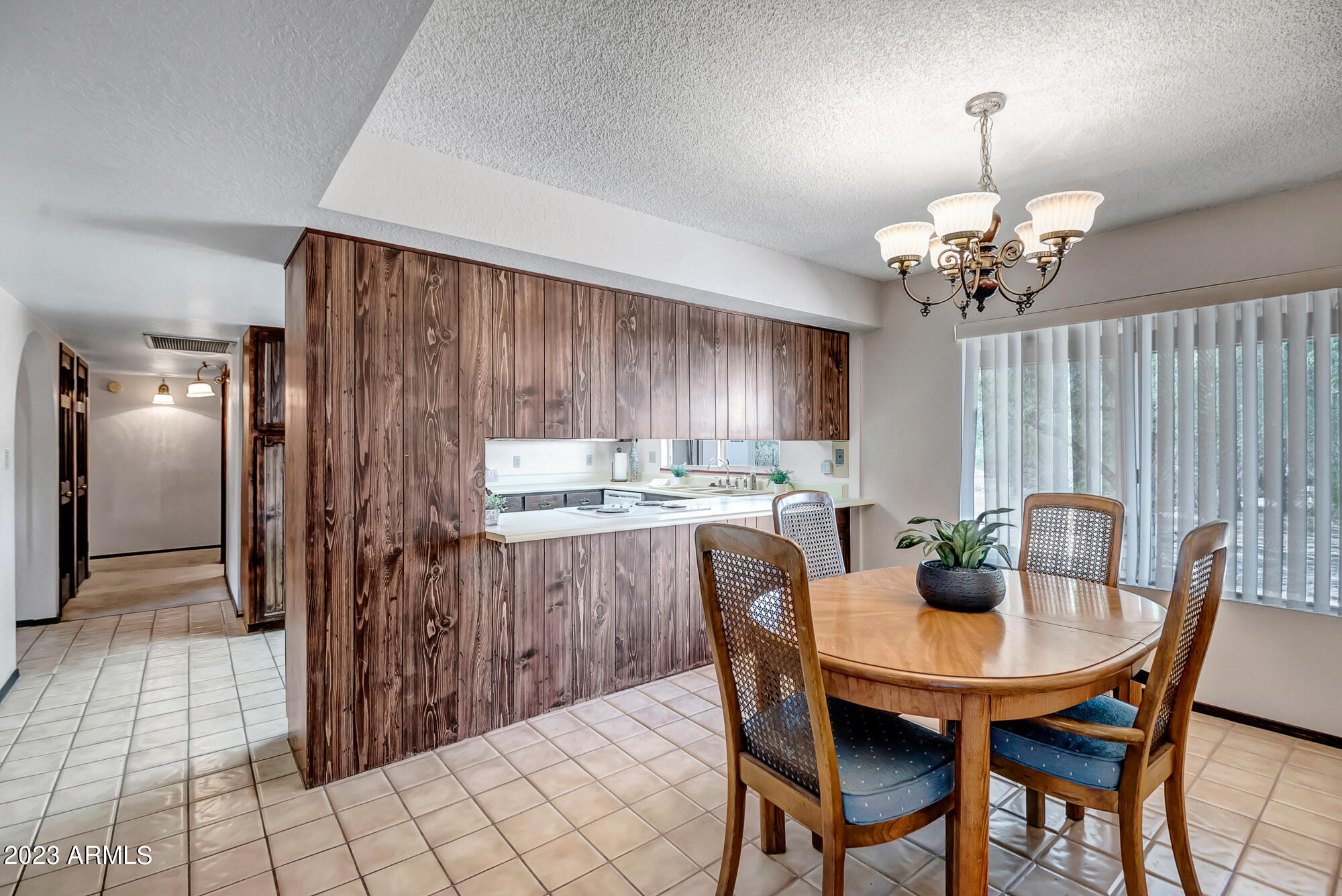 1520 E SANDRA Terrace