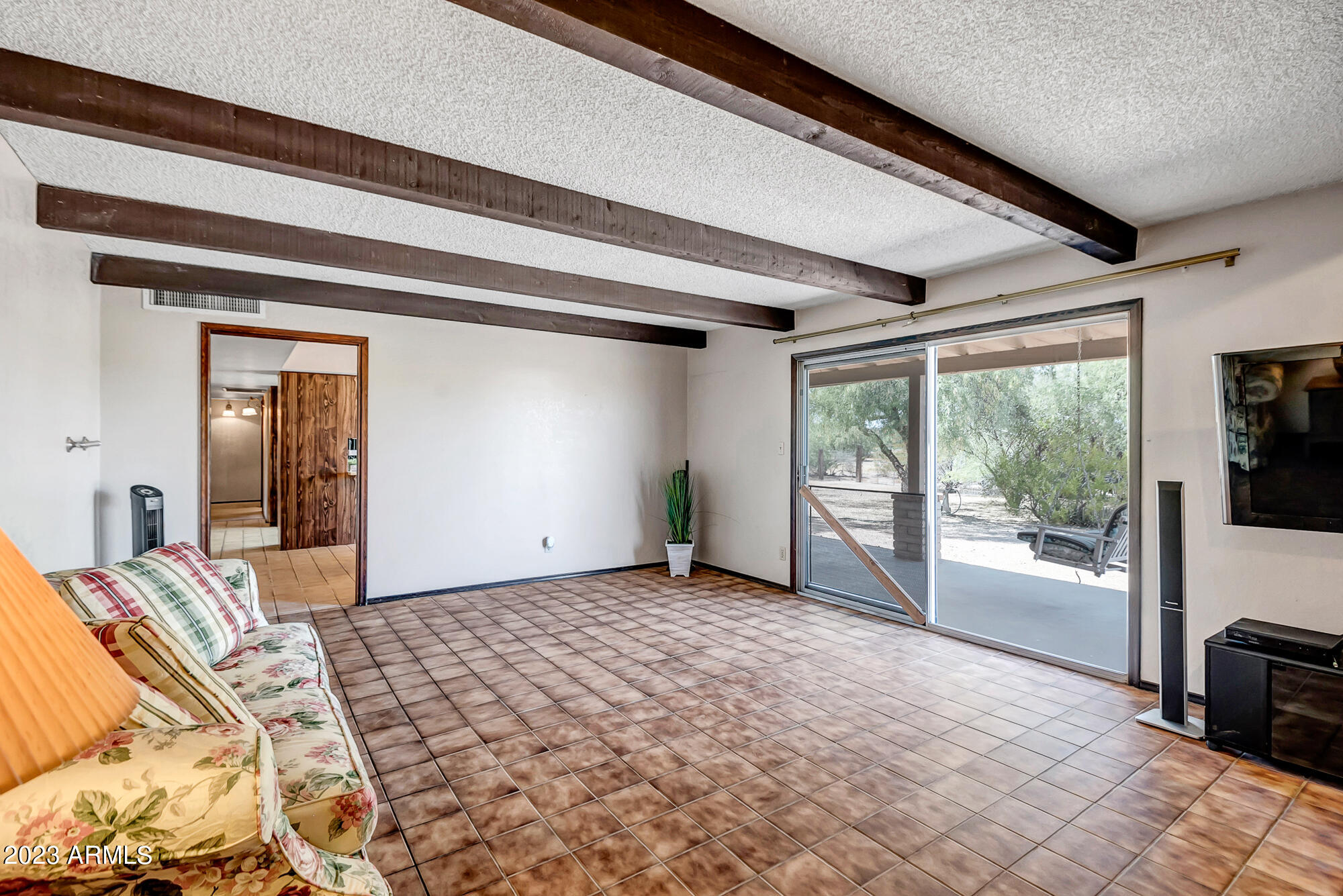 1520 E SANDRA Terrace