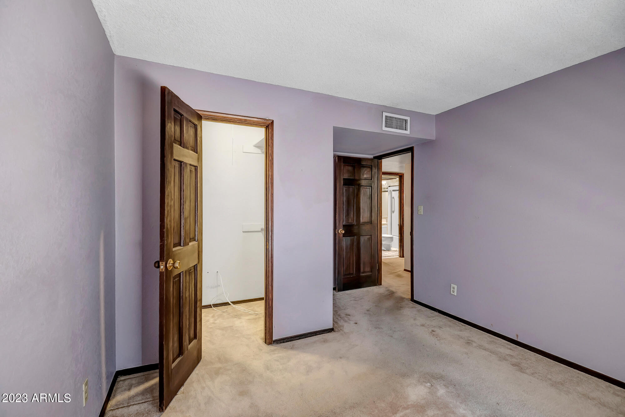 1520 E SANDRA Terrace