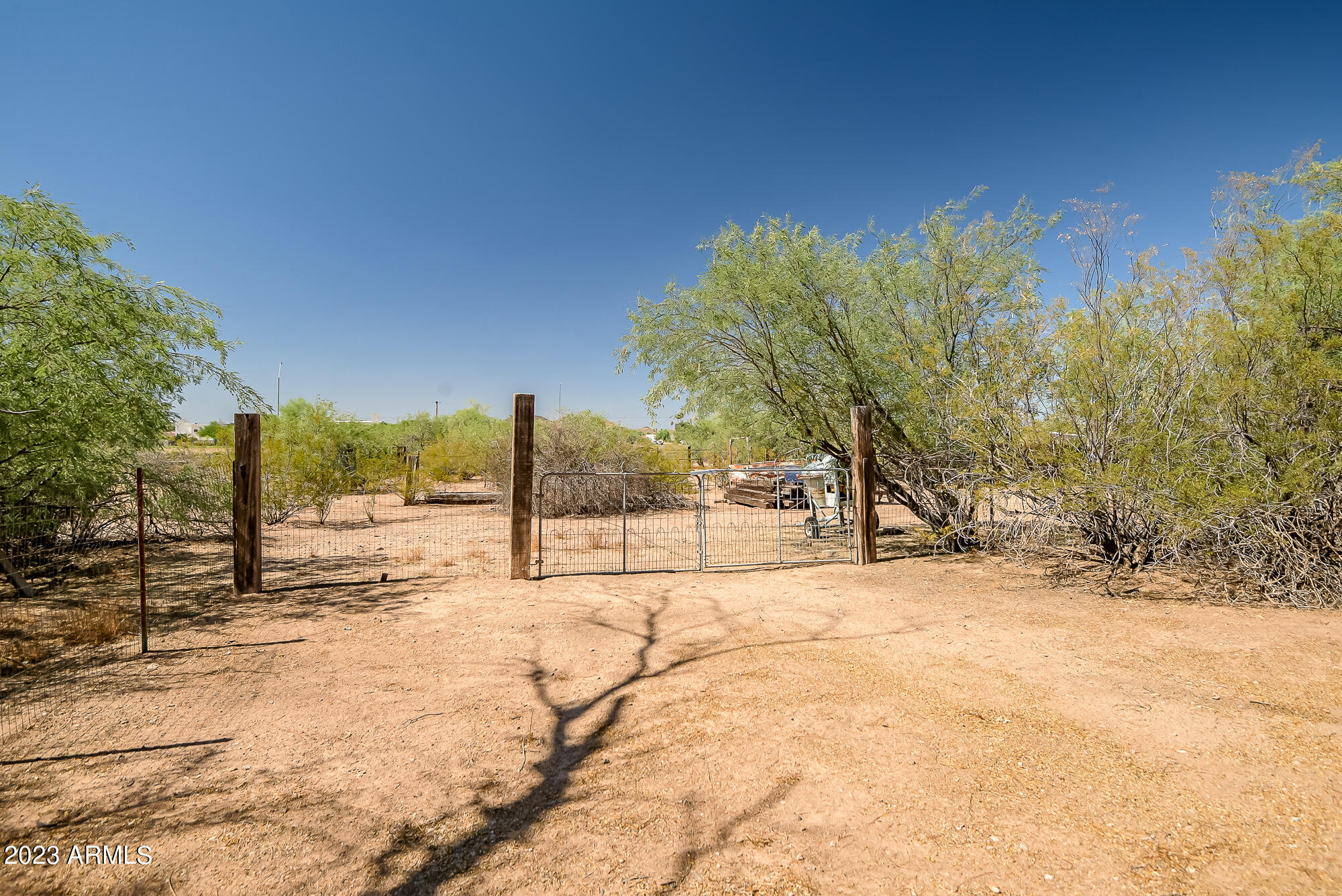 1520 E SANDRA Terrace