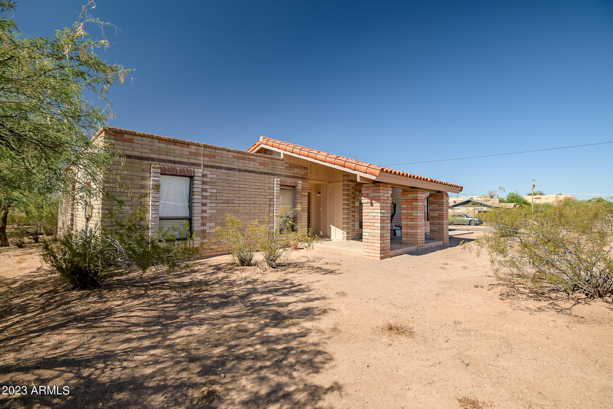 1520 E SANDRA Terrace