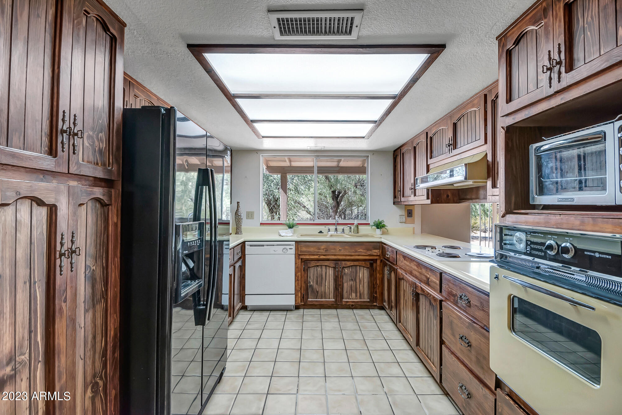 1520 E SANDRA Terrace