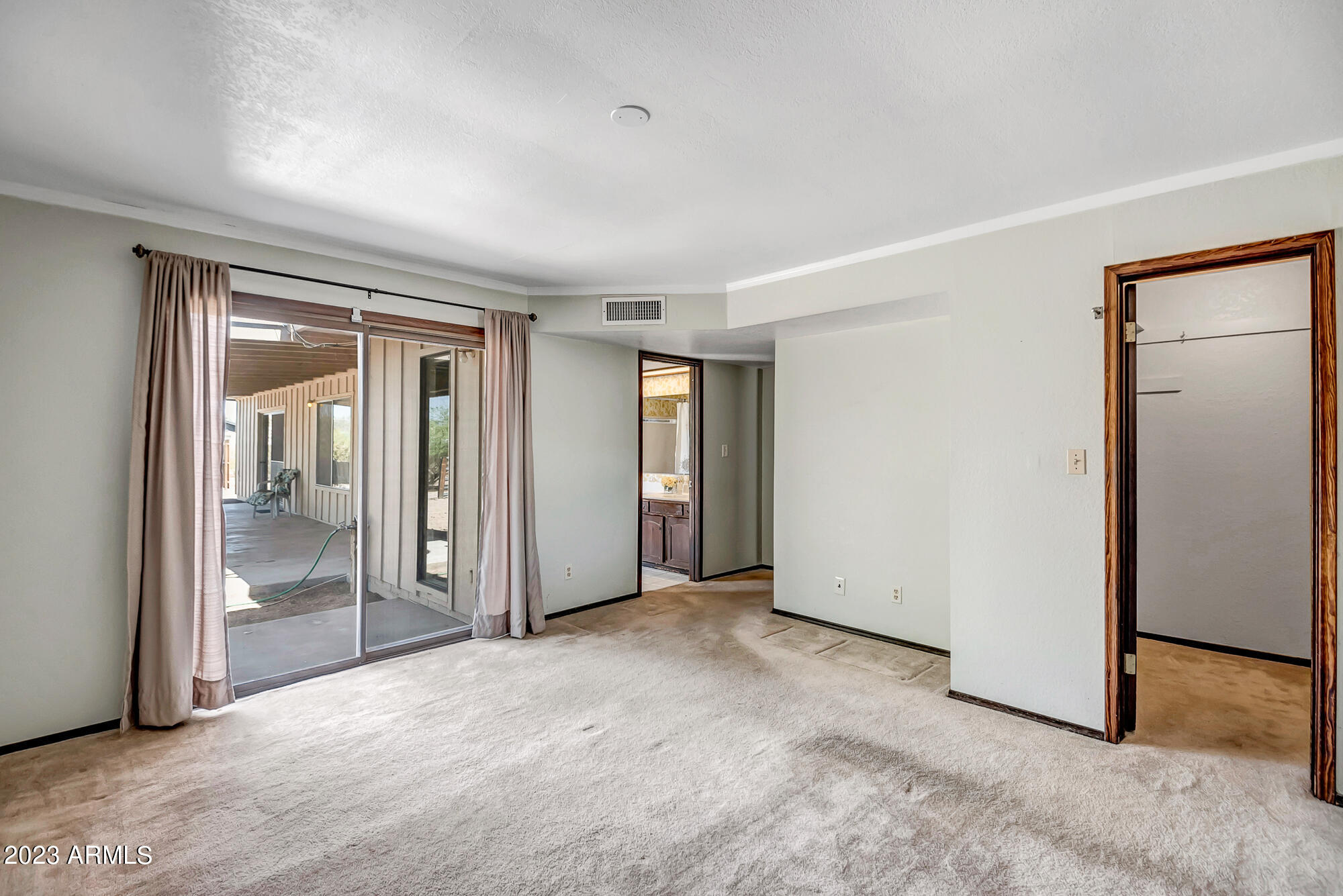 1520 E SANDRA Terrace