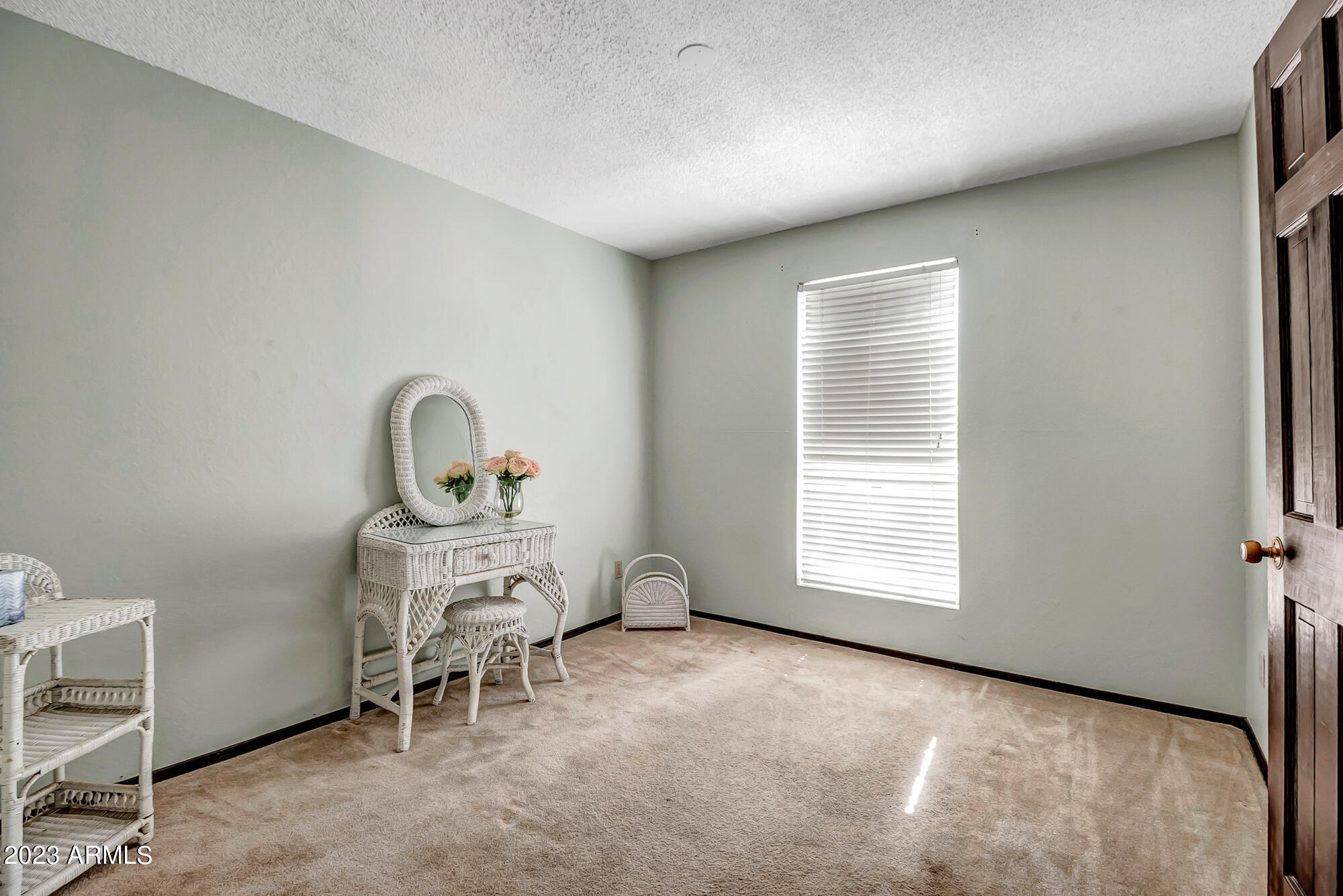 1520 E SANDRA Terrace