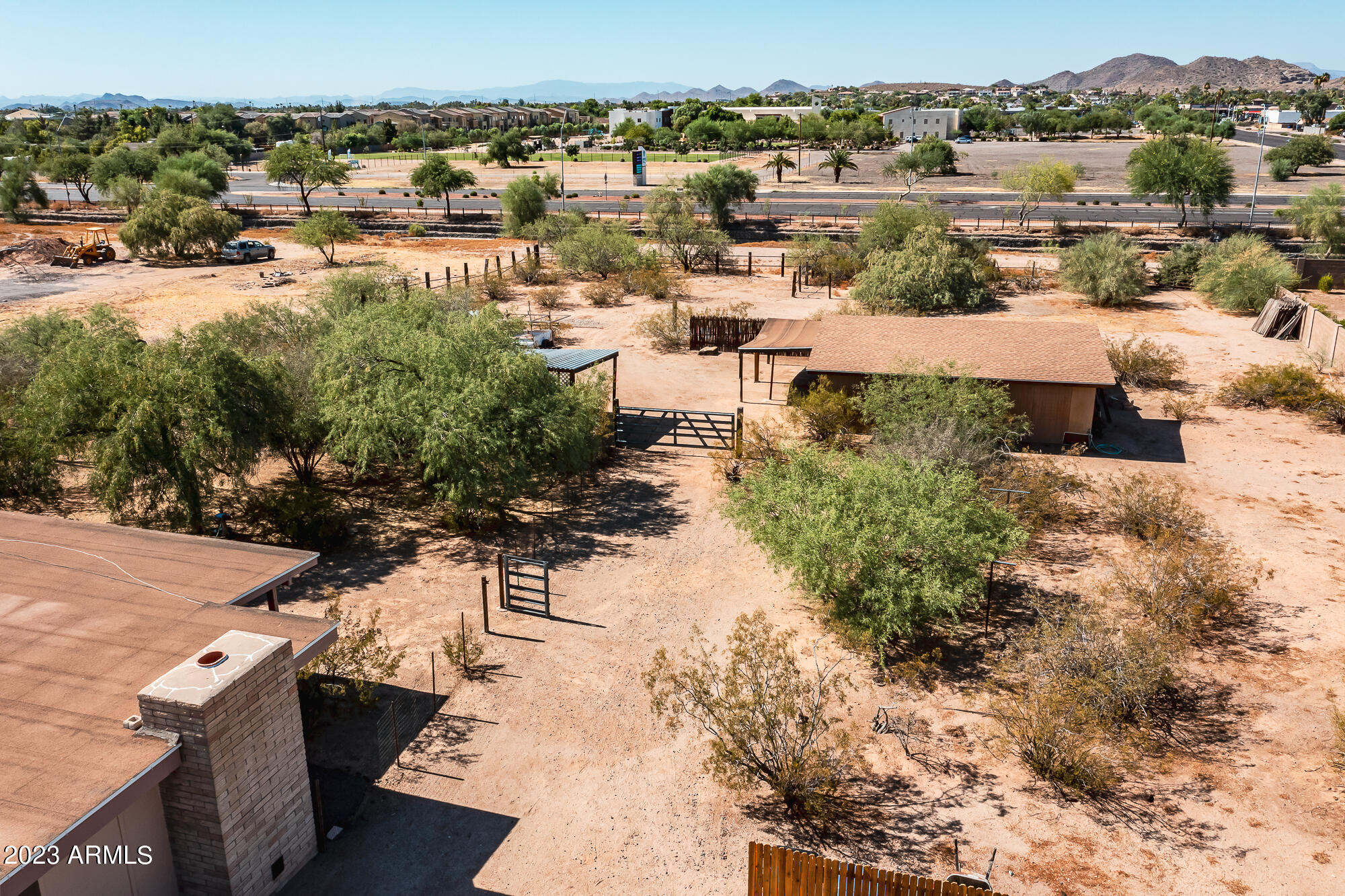 1520 E SANDRA Terrace