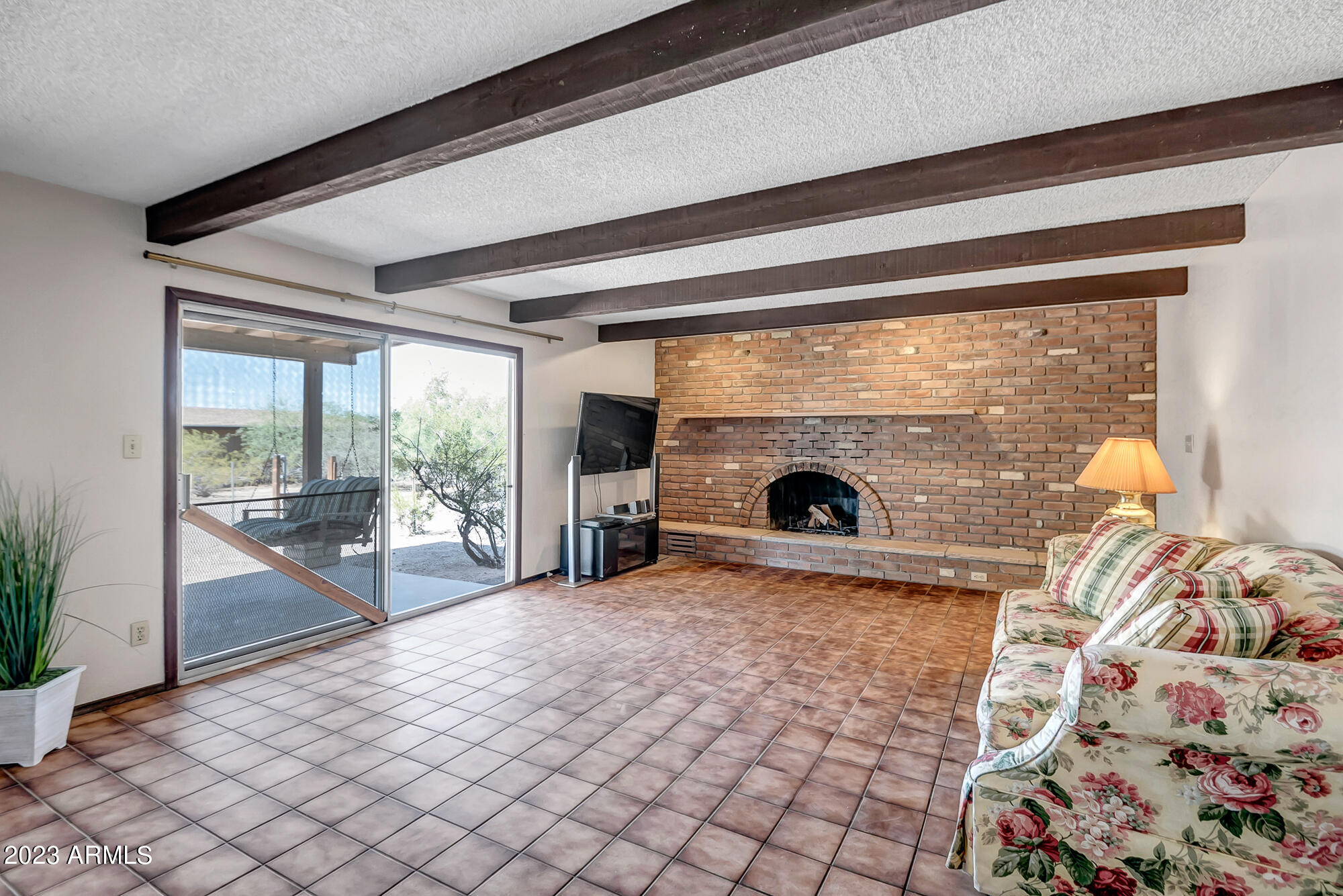 1520 E SANDRA Terrace