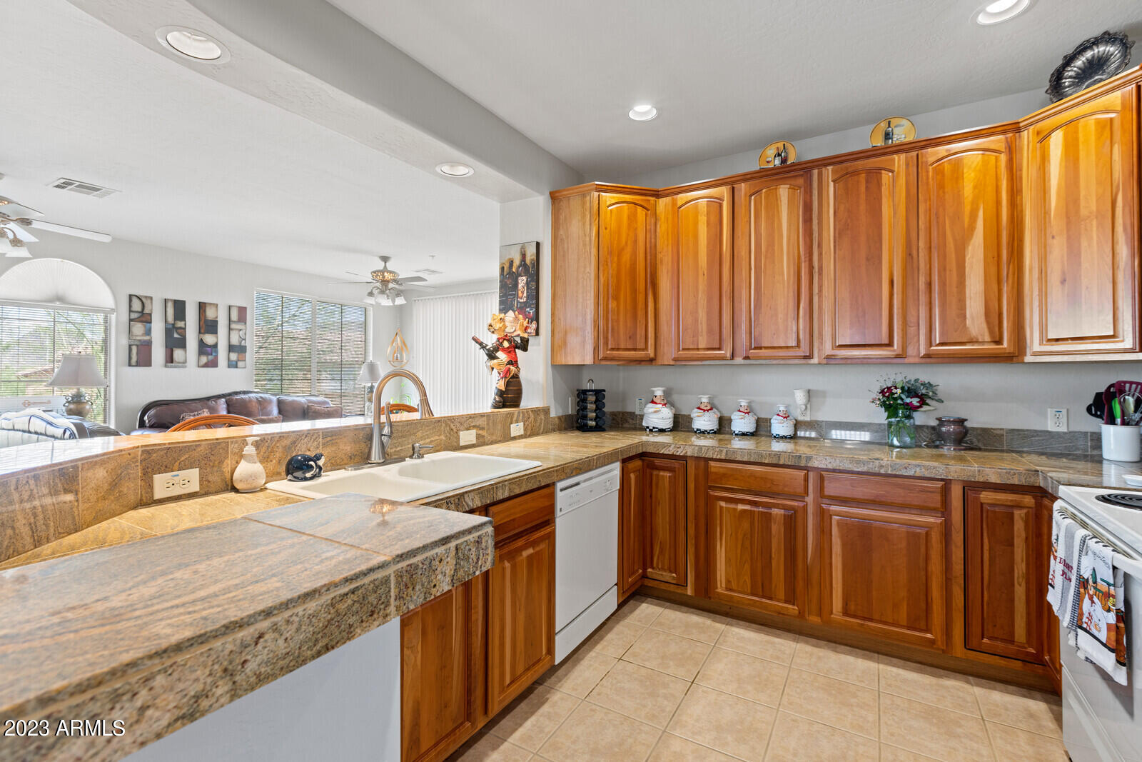 10655 N 9TH Street Unit: 233
