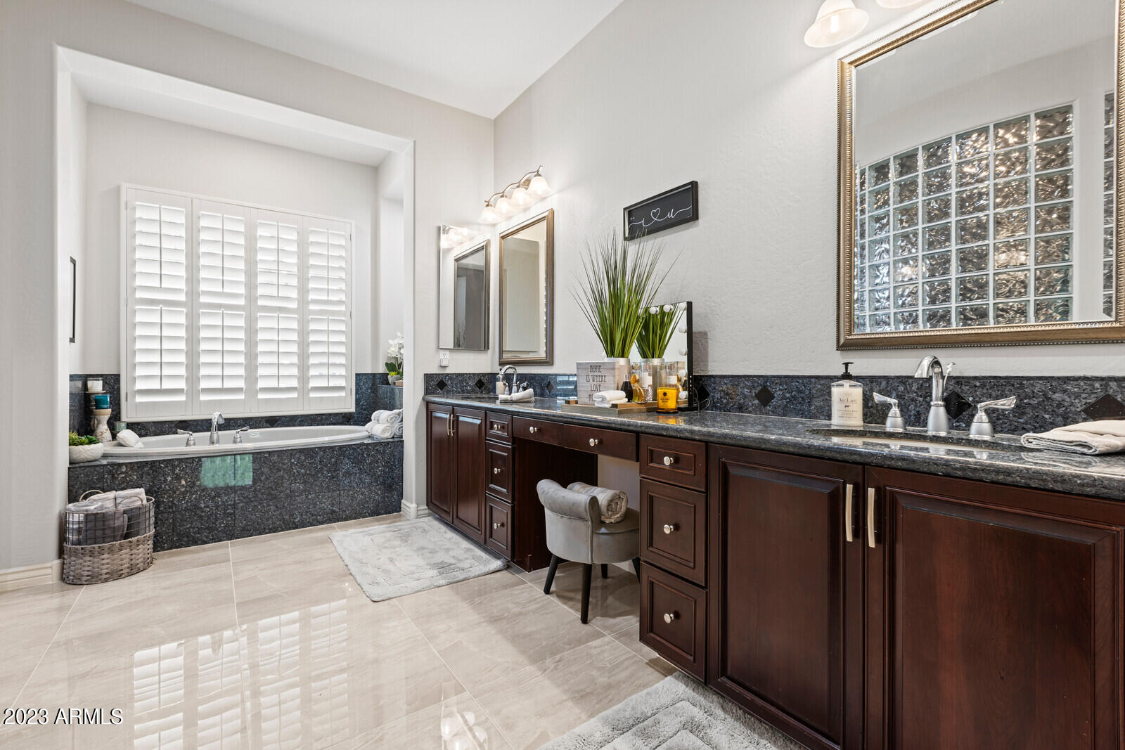 1536 W SILVER PINE Drive