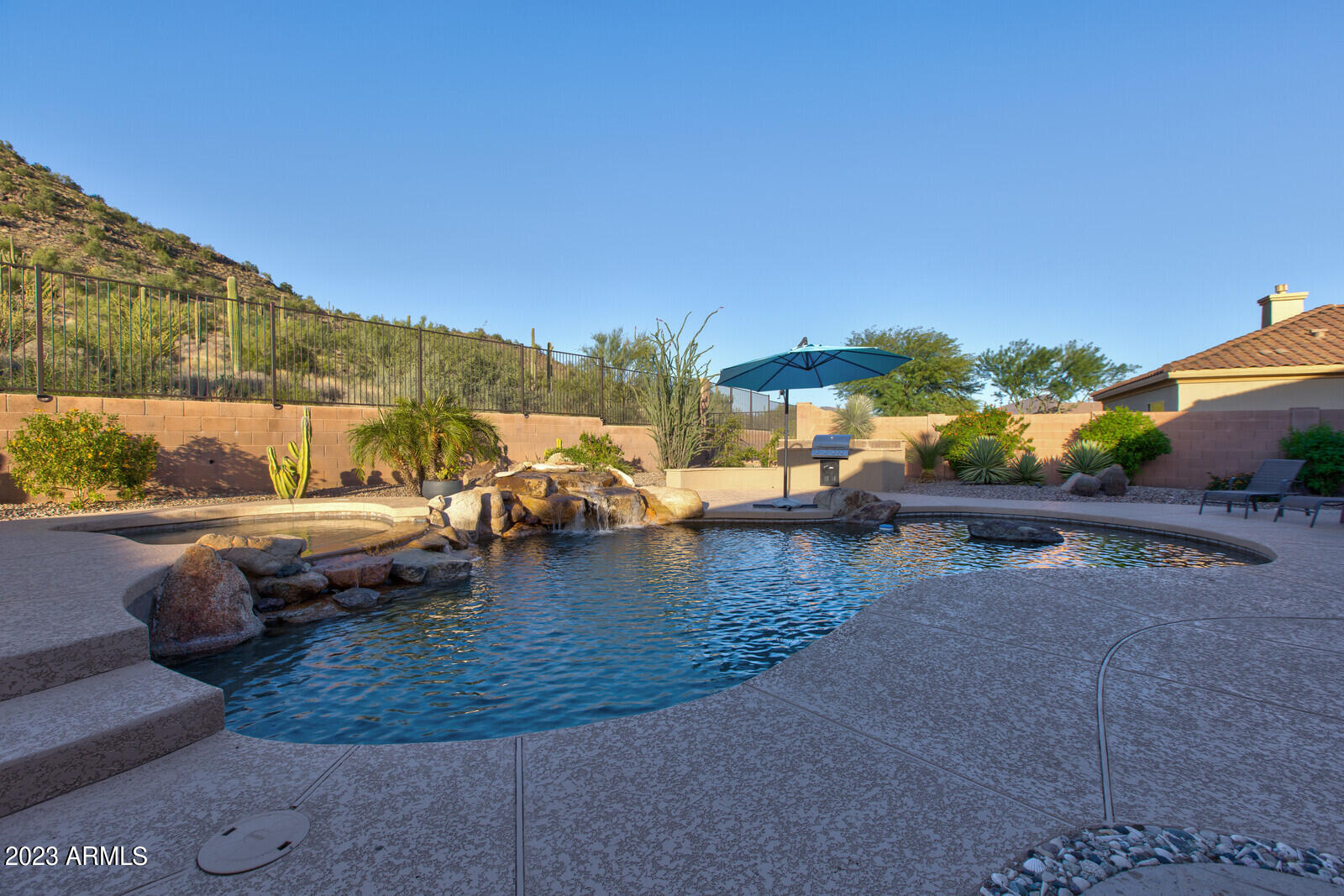 1536 W SILVER PINE Drive