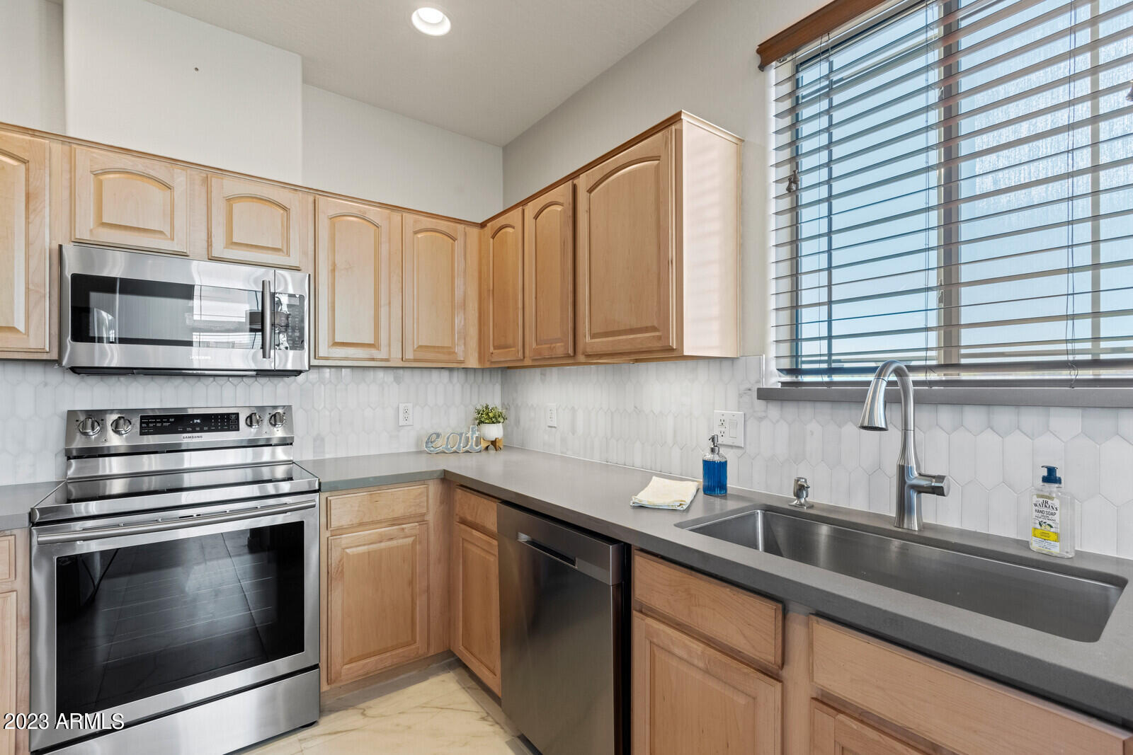 42424 N GAVILAN PEAK Parkway Unit: 23104