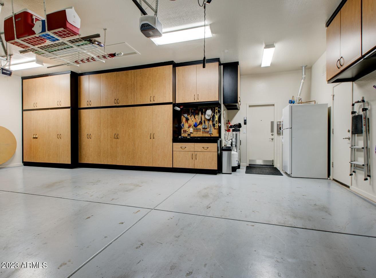 1842 W WEBSTER Court