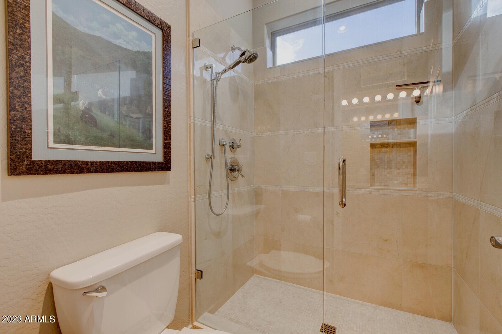 1842 W WEBSTER Court