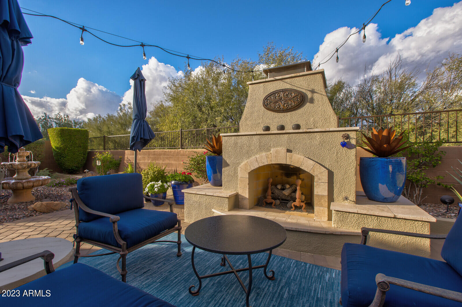 1842 W WEBSTER Court