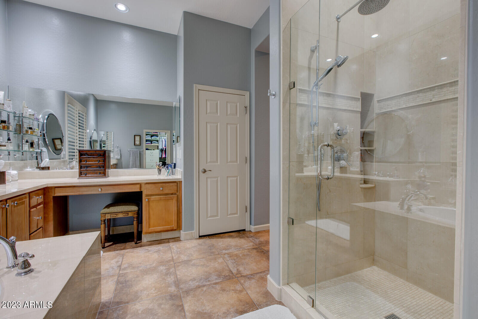 1842 W WEBSTER Court