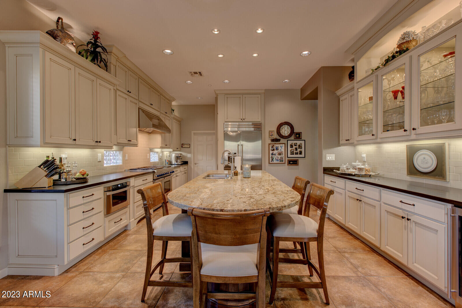 1842 W WEBSTER Court