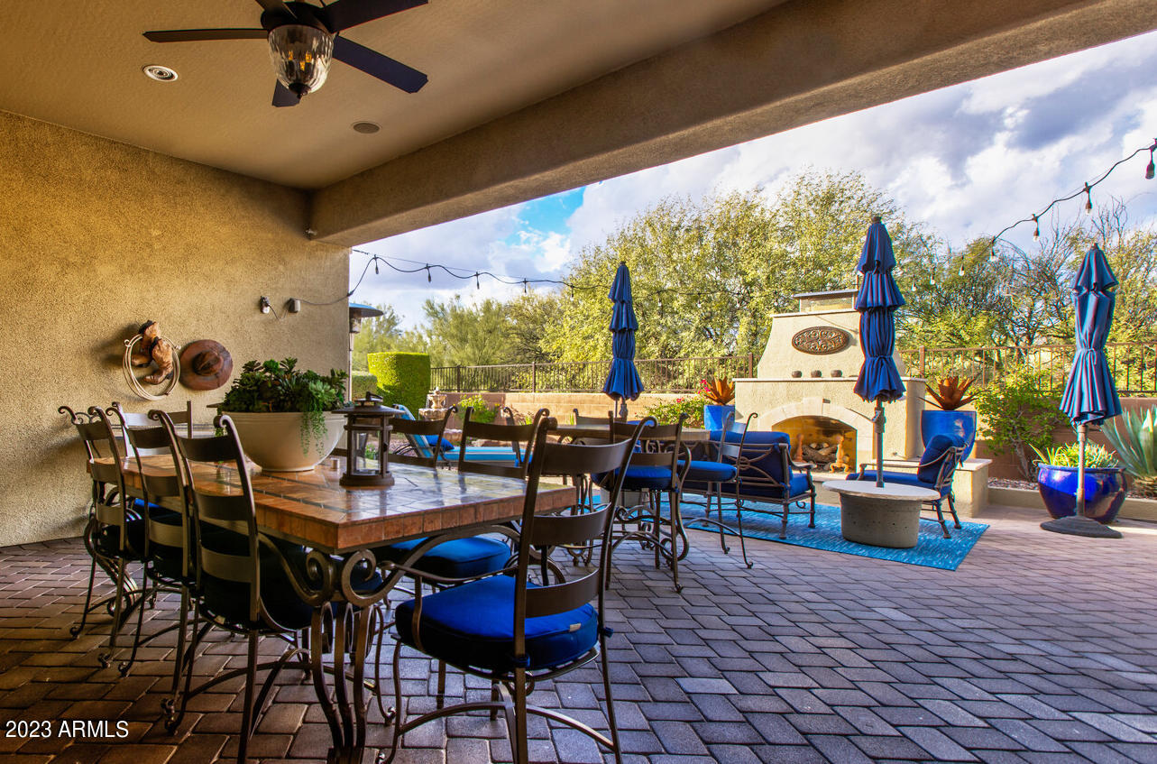 1842 W WEBSTER Court