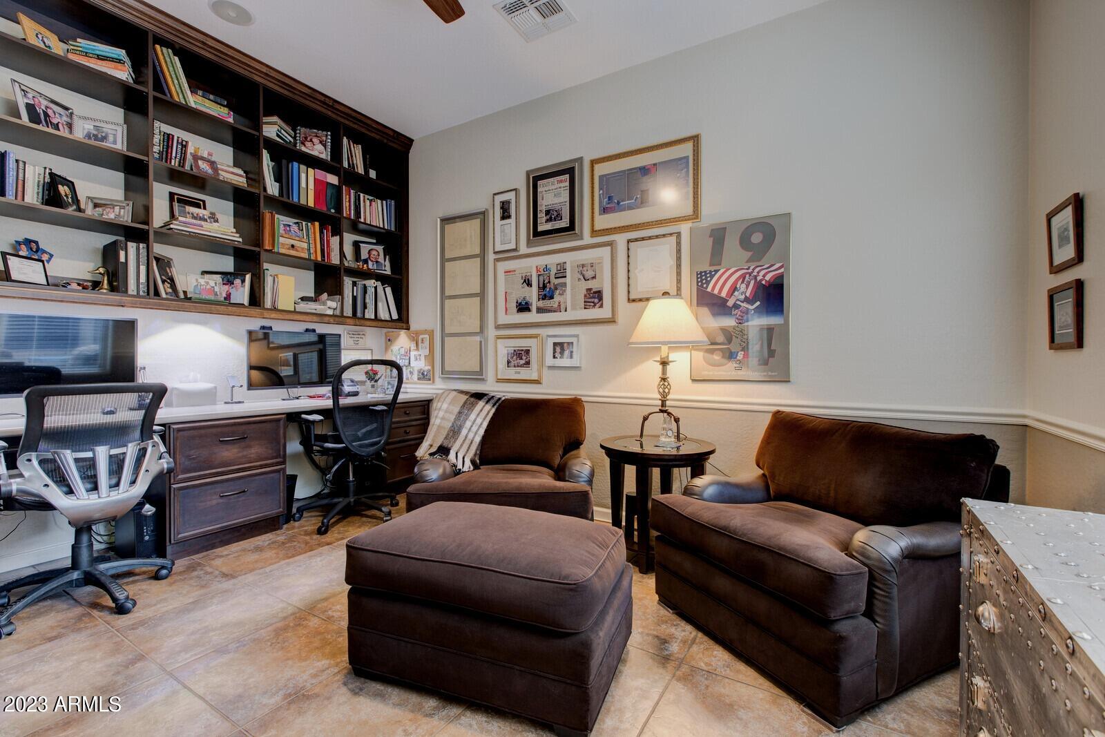 1842 W WEBSTER Court