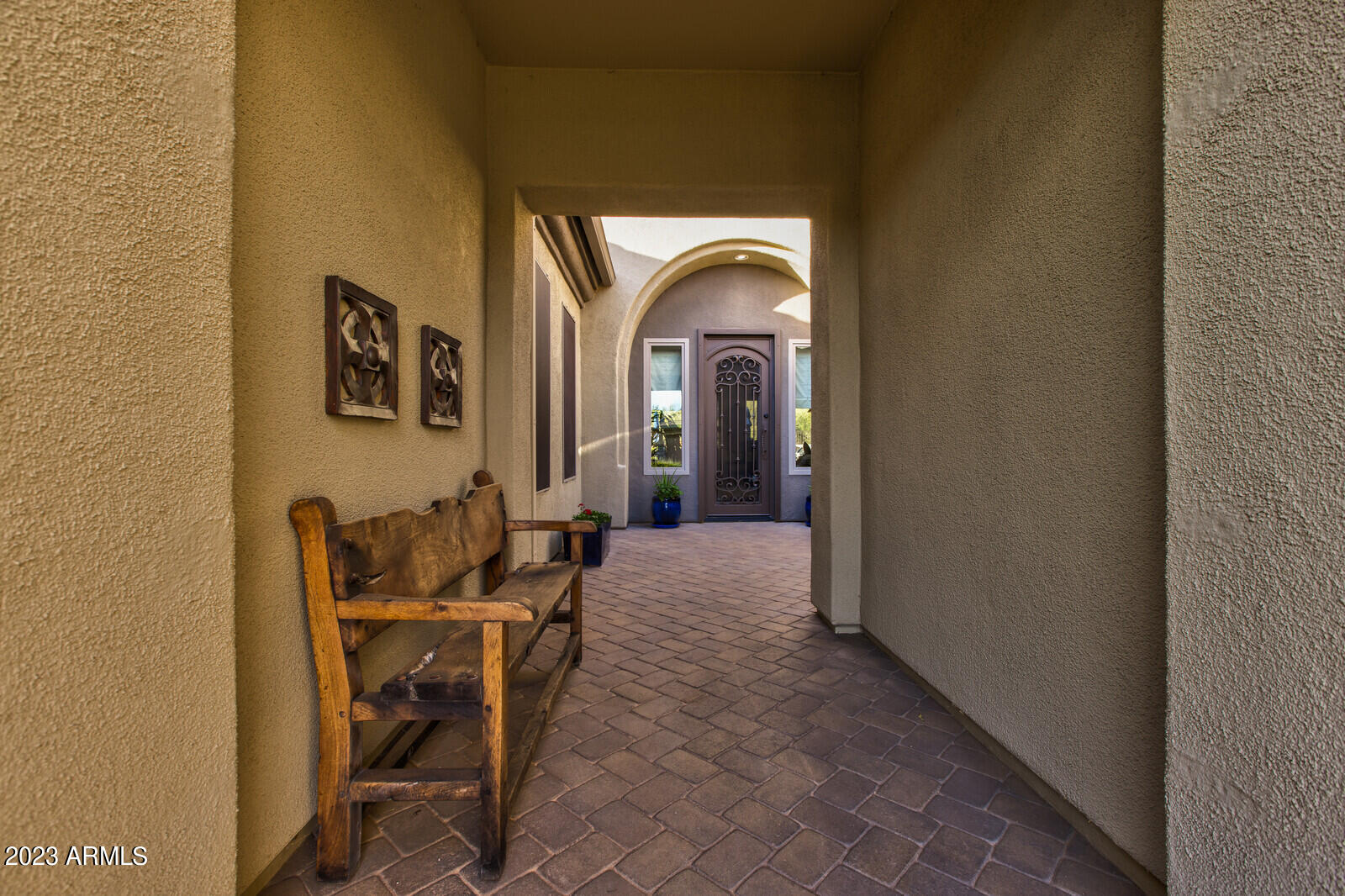 1842 W WEBSTER Court