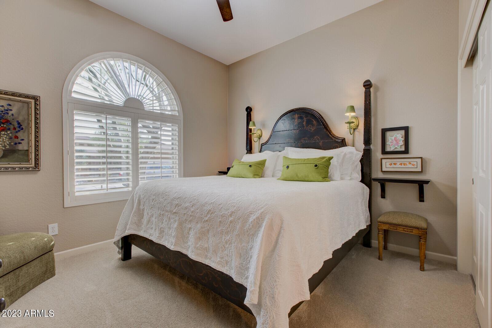 1842 W WEBSTER Court