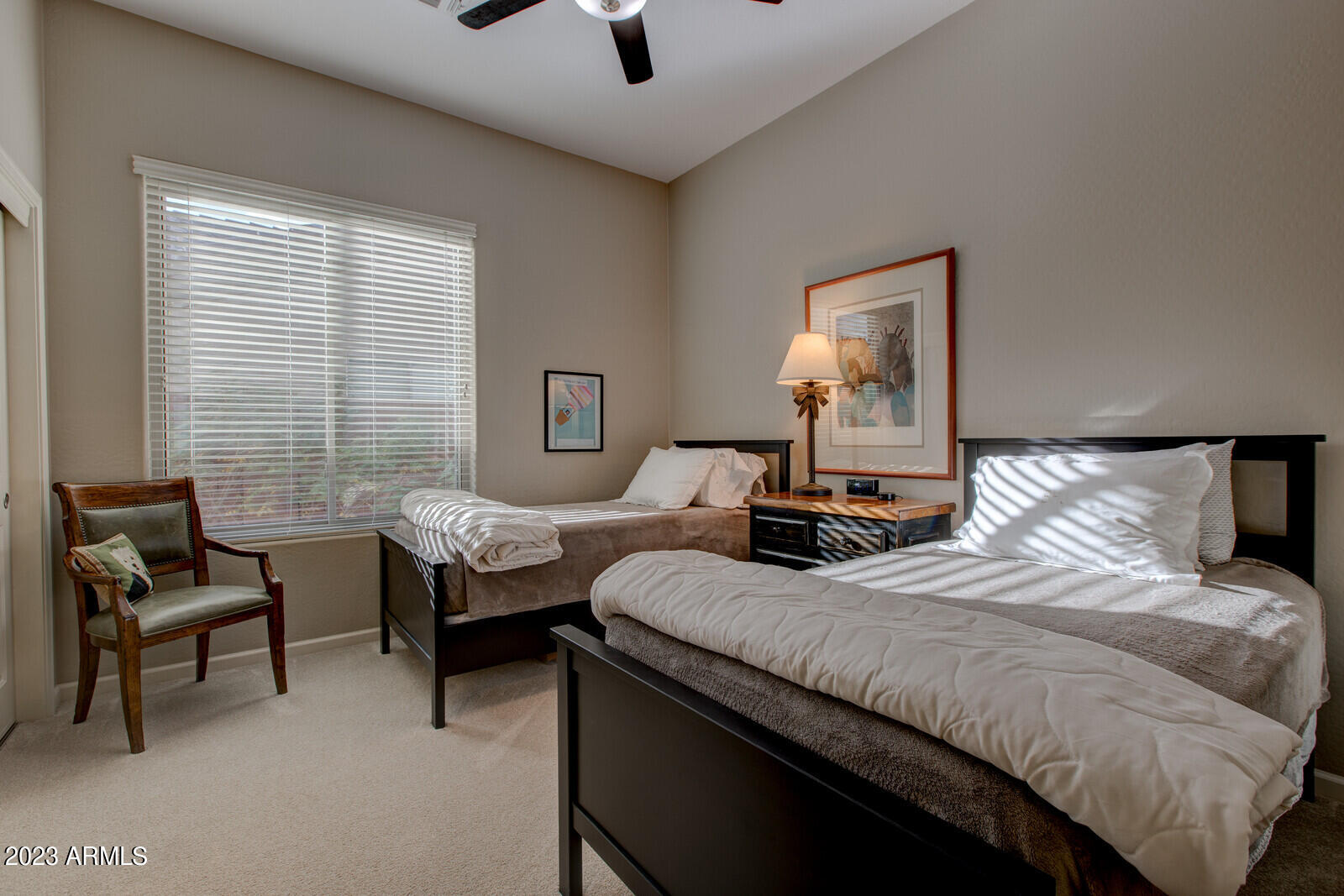 1842 W WEBSTER Court