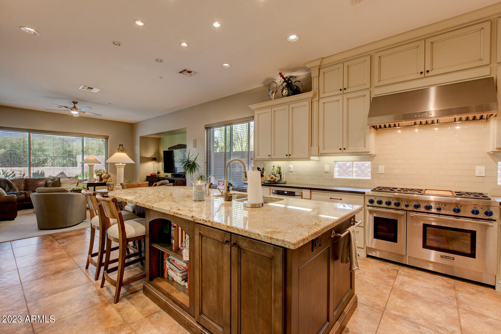 1842 W WEBSTER Court