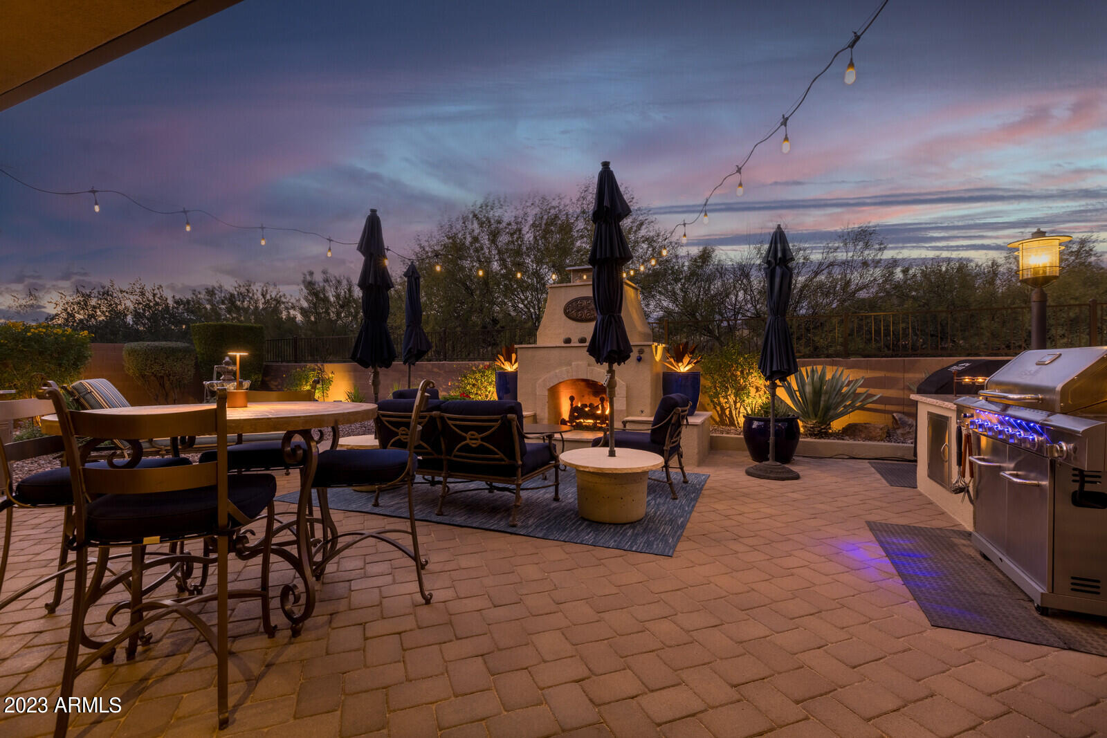 1842 W WEBSTER Court