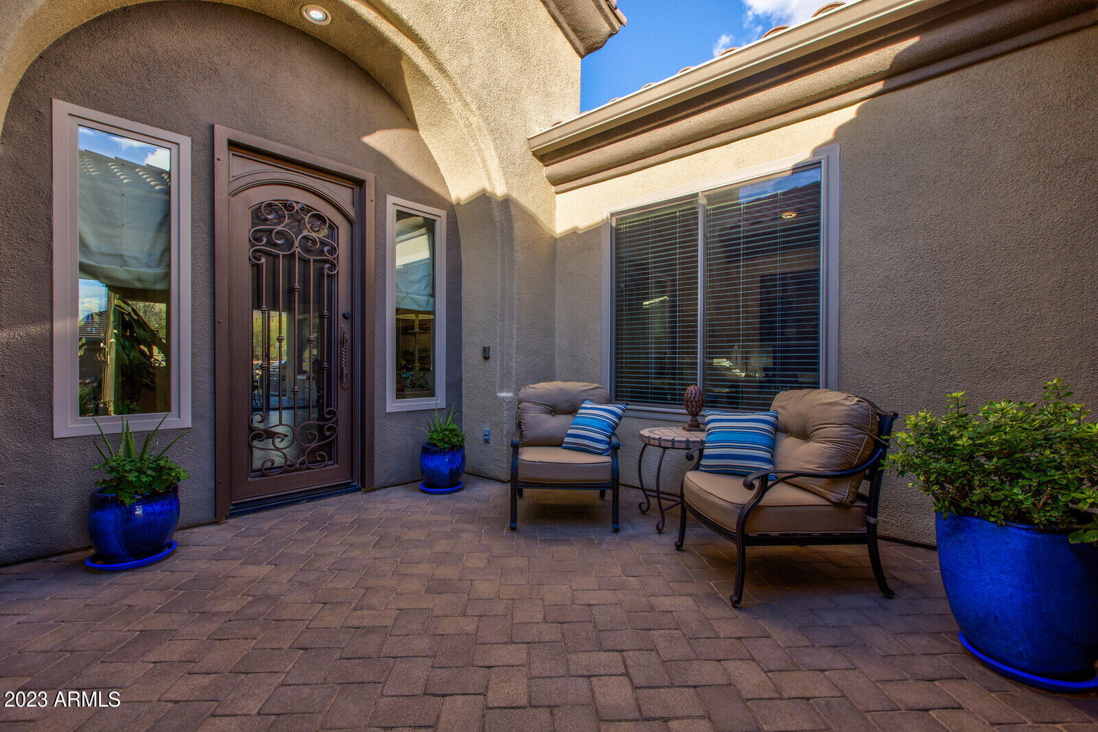 1842 W WEBSTER Court