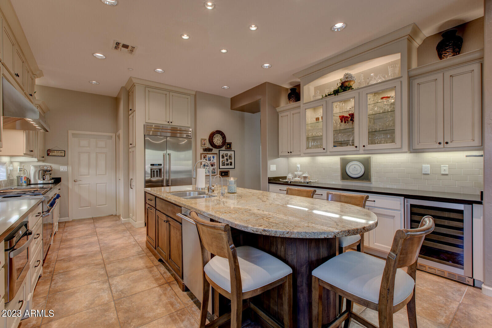 1842 W WEBSTER Court