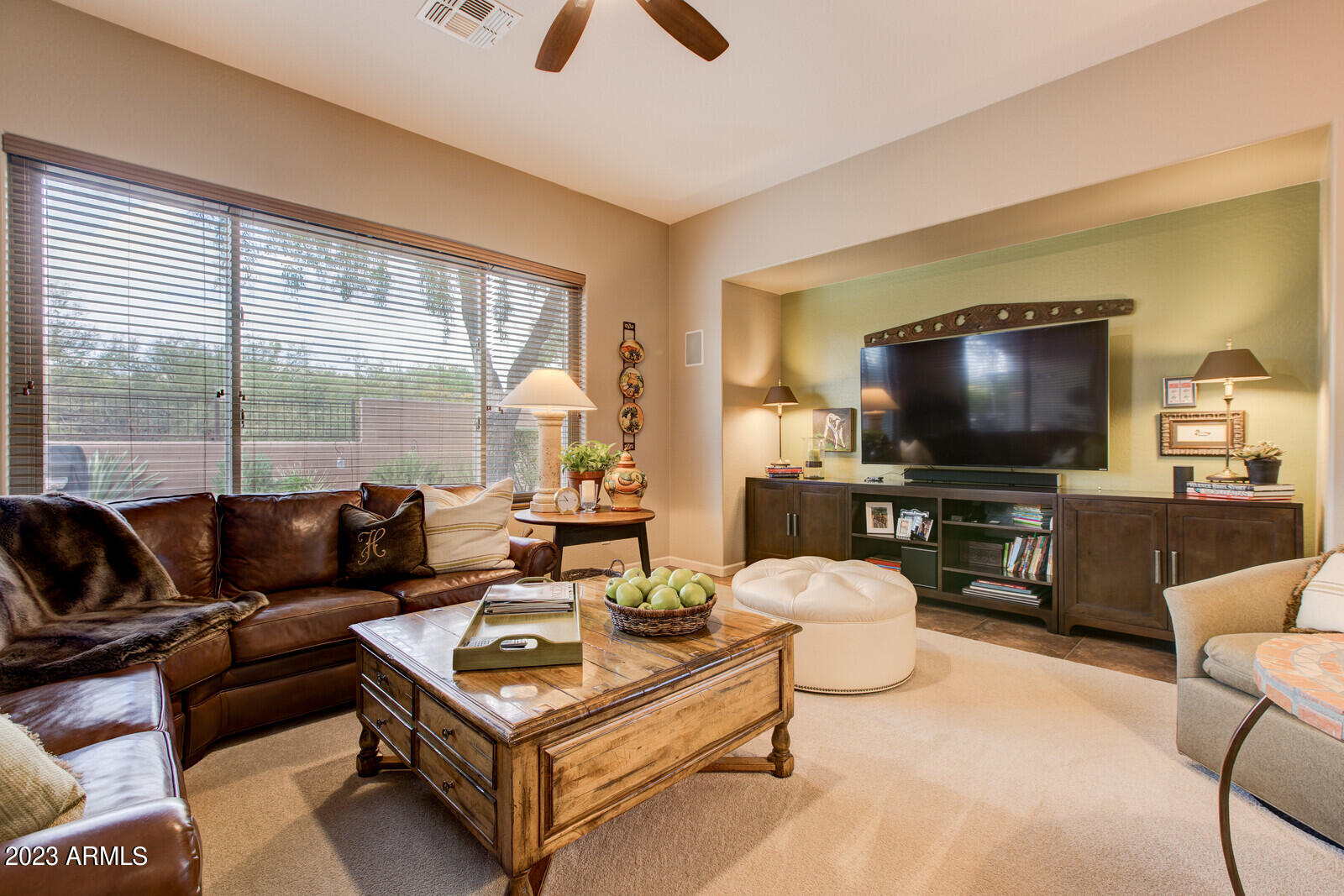 1842 W WEBSTER Court