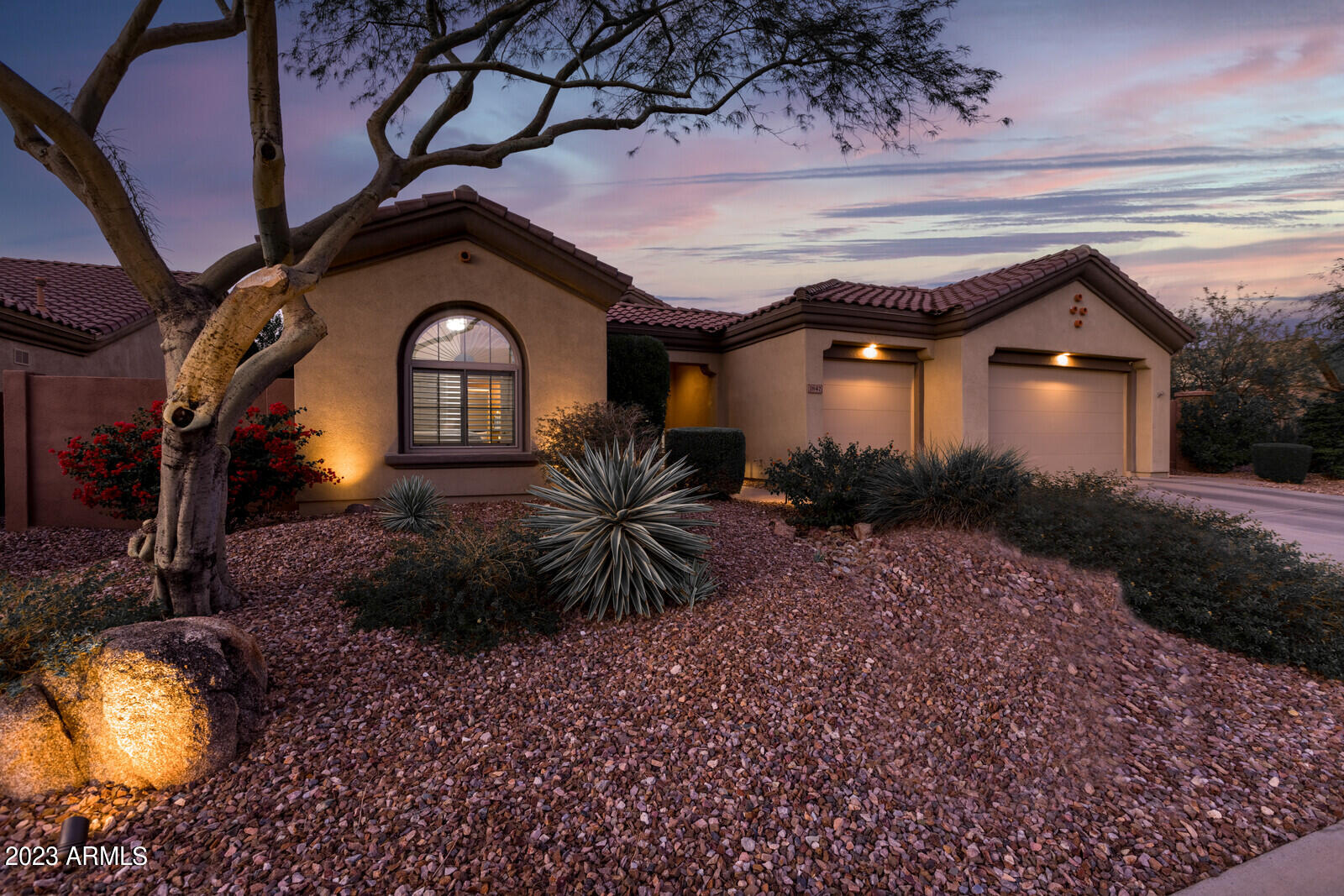 1842 W WEBSTER Court