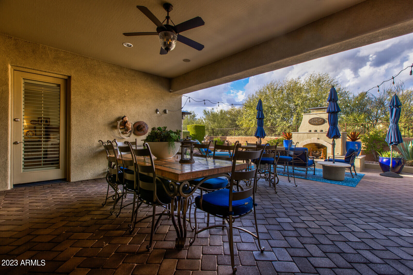 1842 W WEBSTER Court