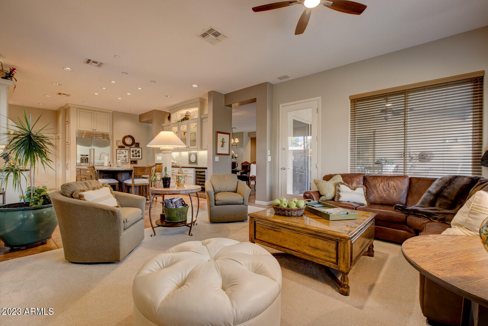 1842 W WEBSTER Court