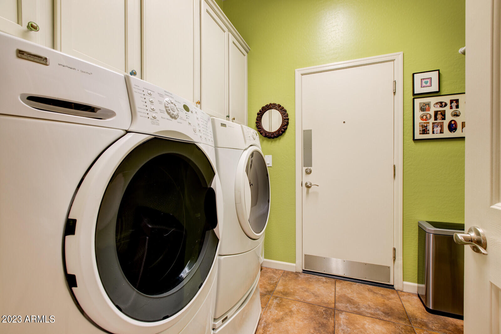 1842 W WEBSTER Court