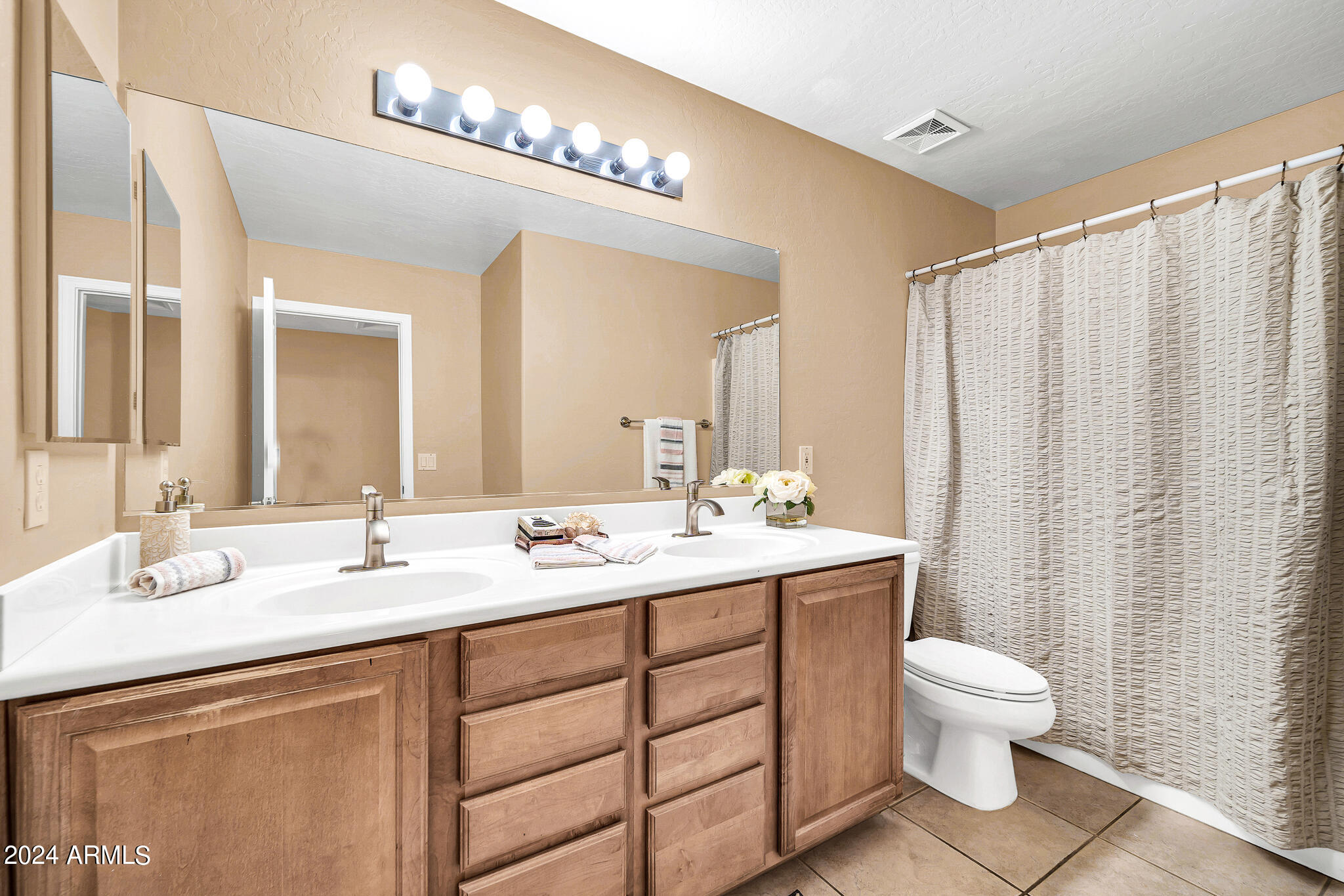 3426 W DESERT VISTA Trail