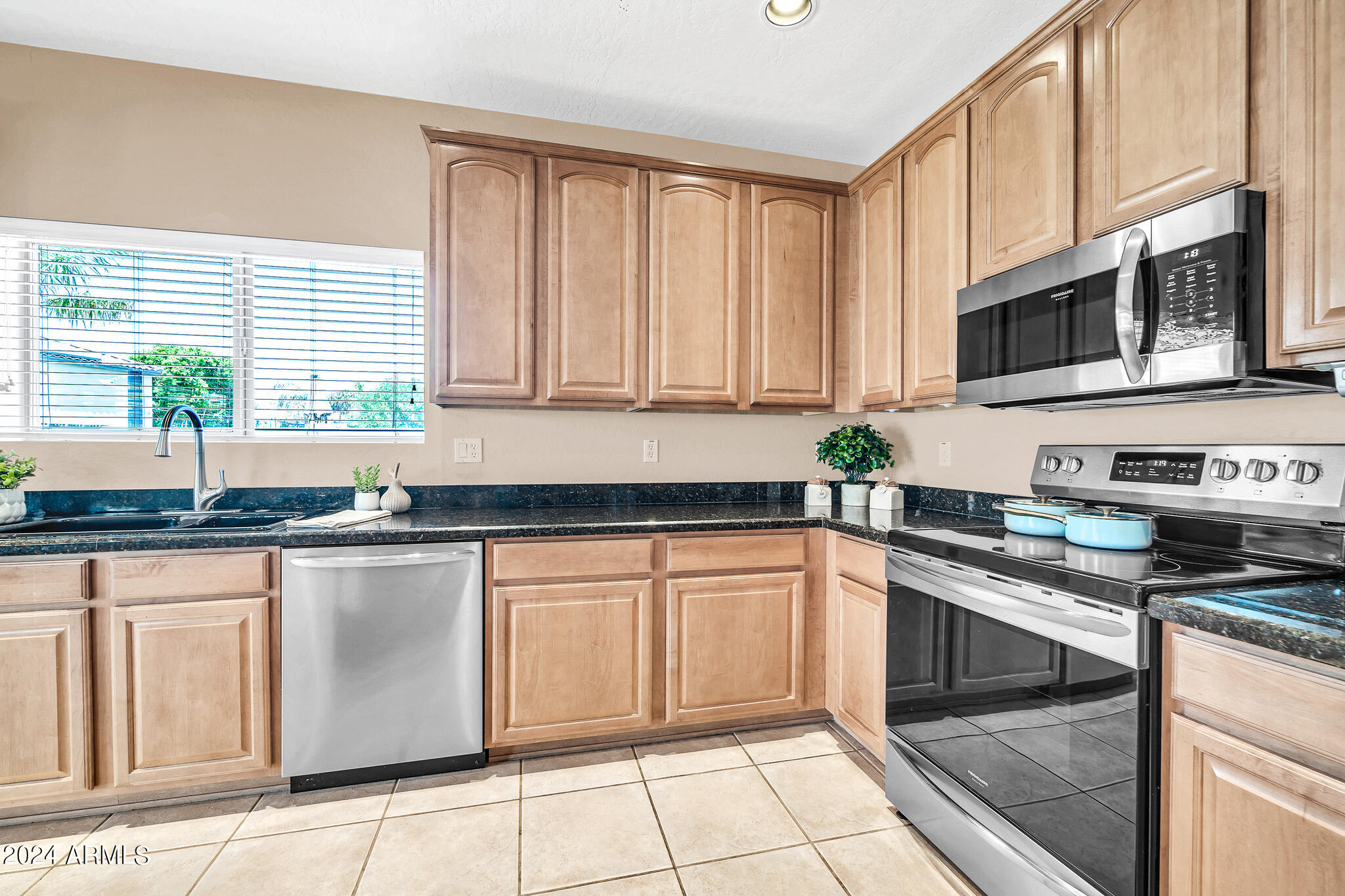 3426 W DESERT VISTA Trail