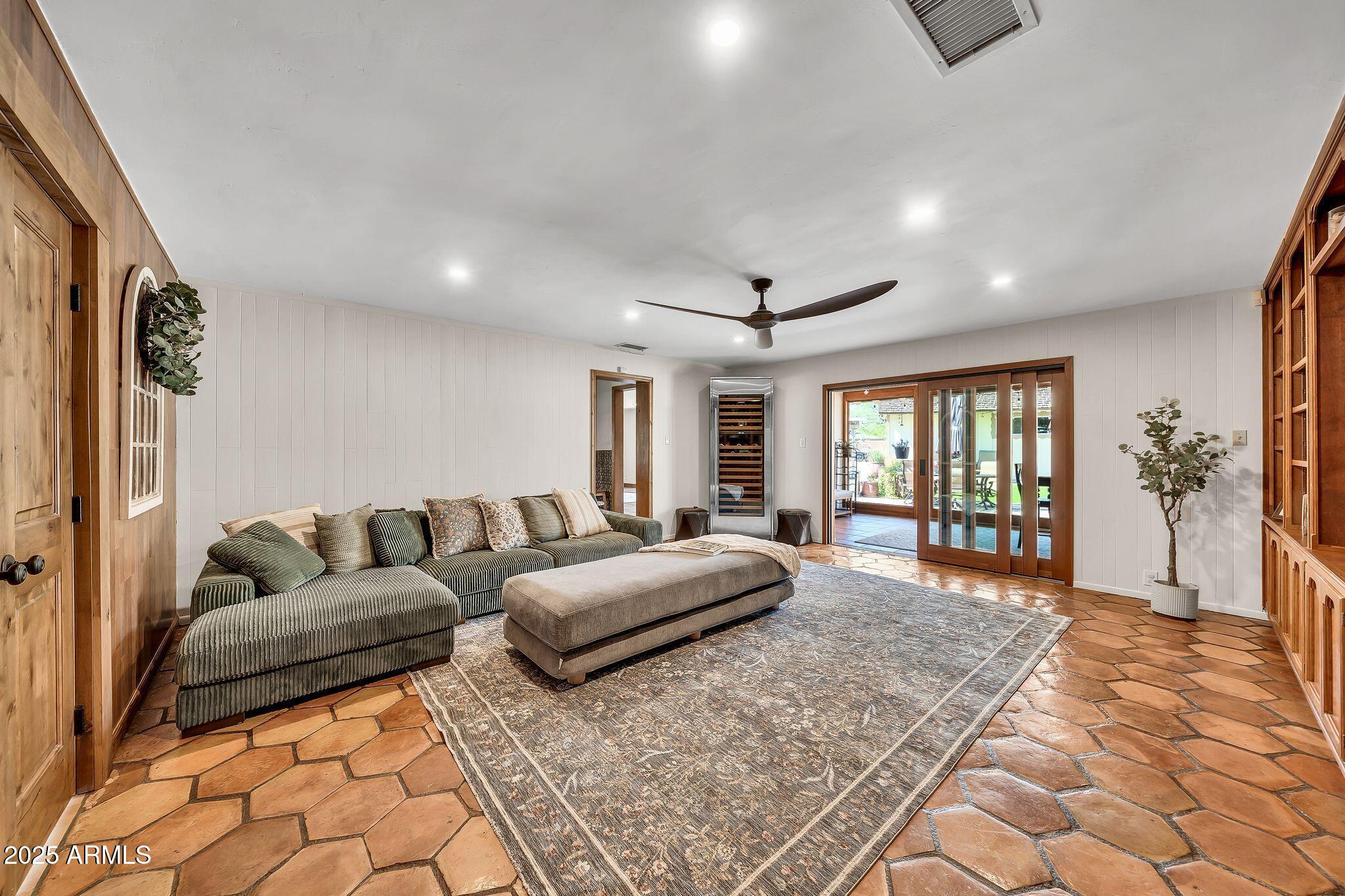 4022 E STANFORD Drive