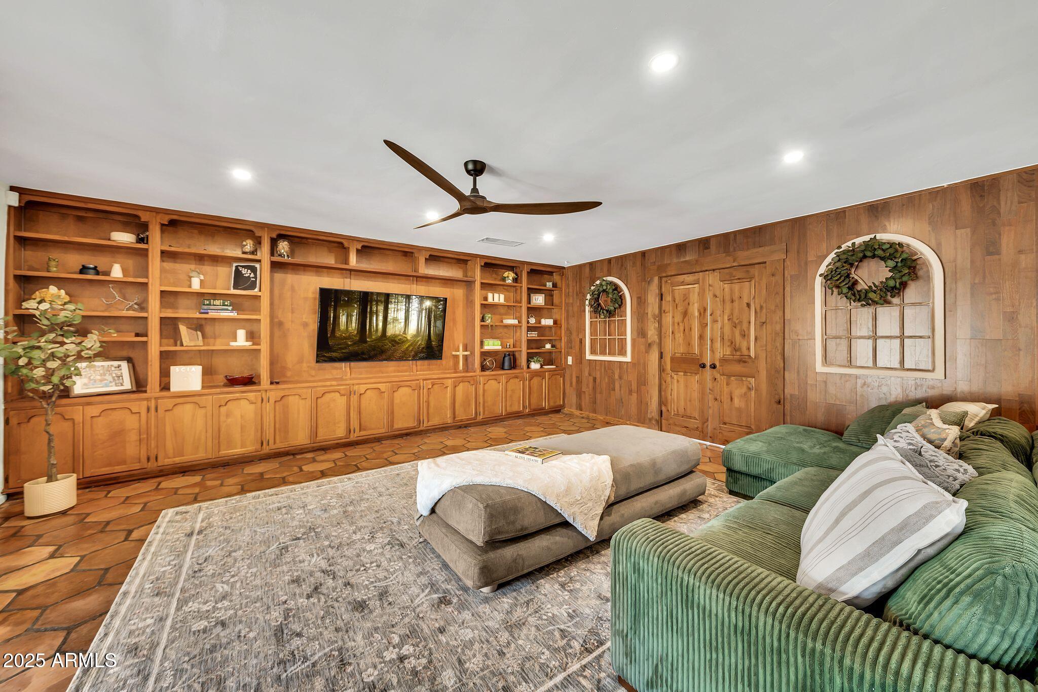 4022 E STANFORD Drive